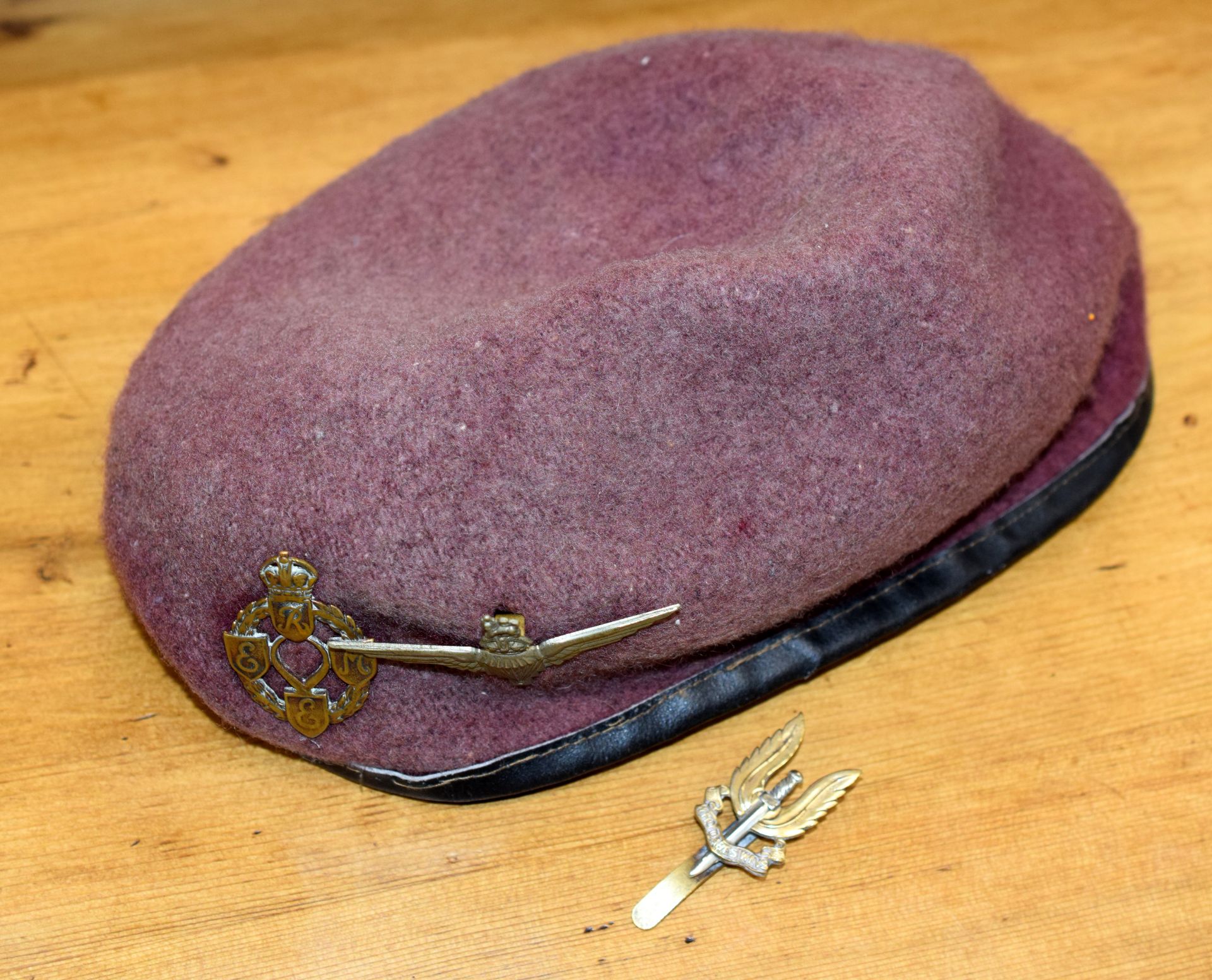 WW2 Red Beret With Badges