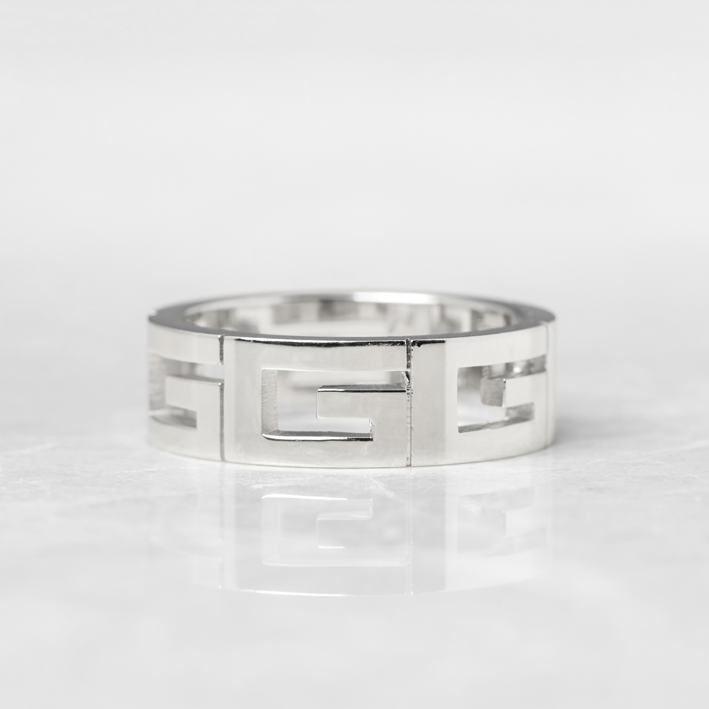 Gucci 18k White Gold G Logo Band Ring - Image 8 of 16