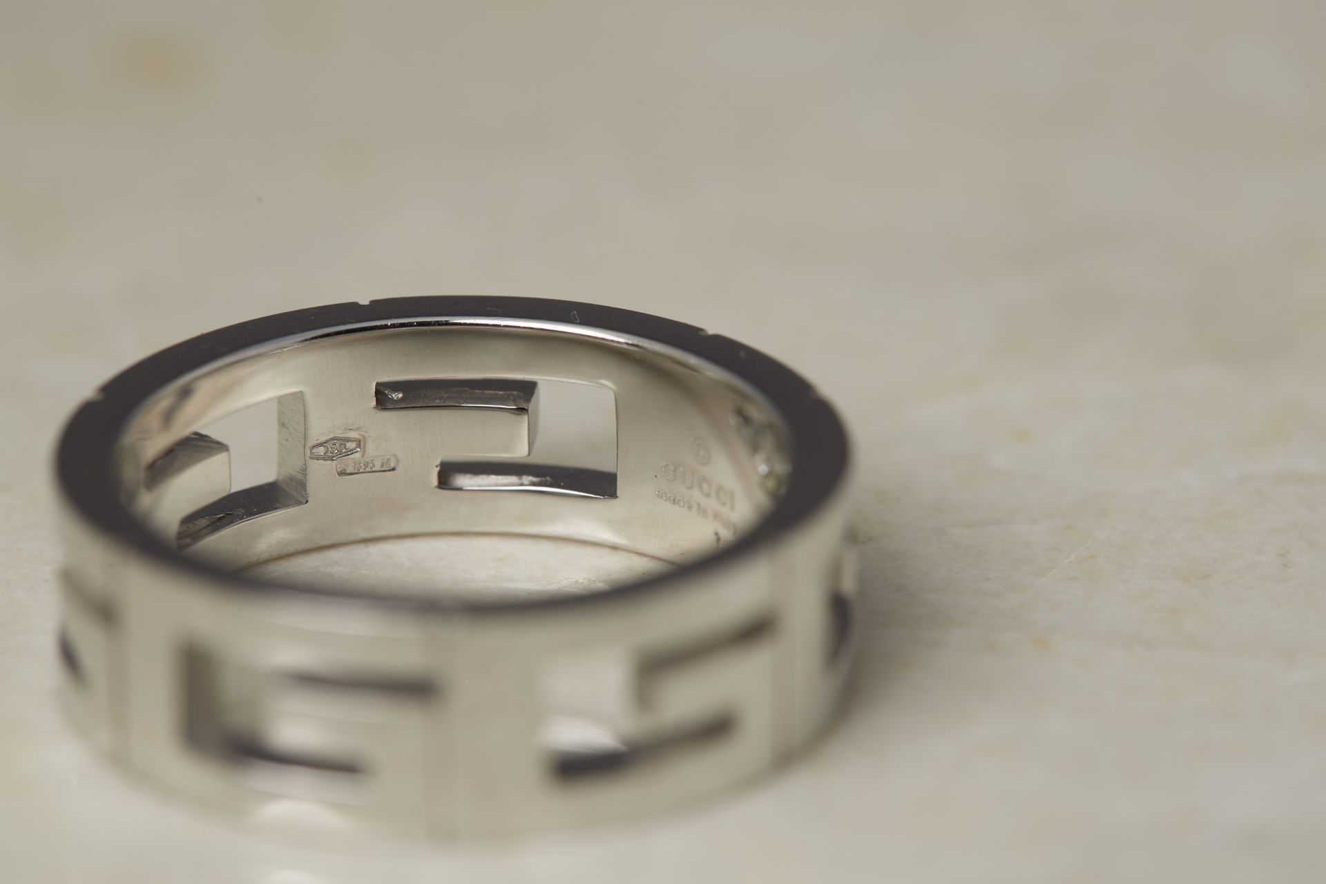 Gucci 18k White Gold G Logo Band Ring - Image 5 of 16