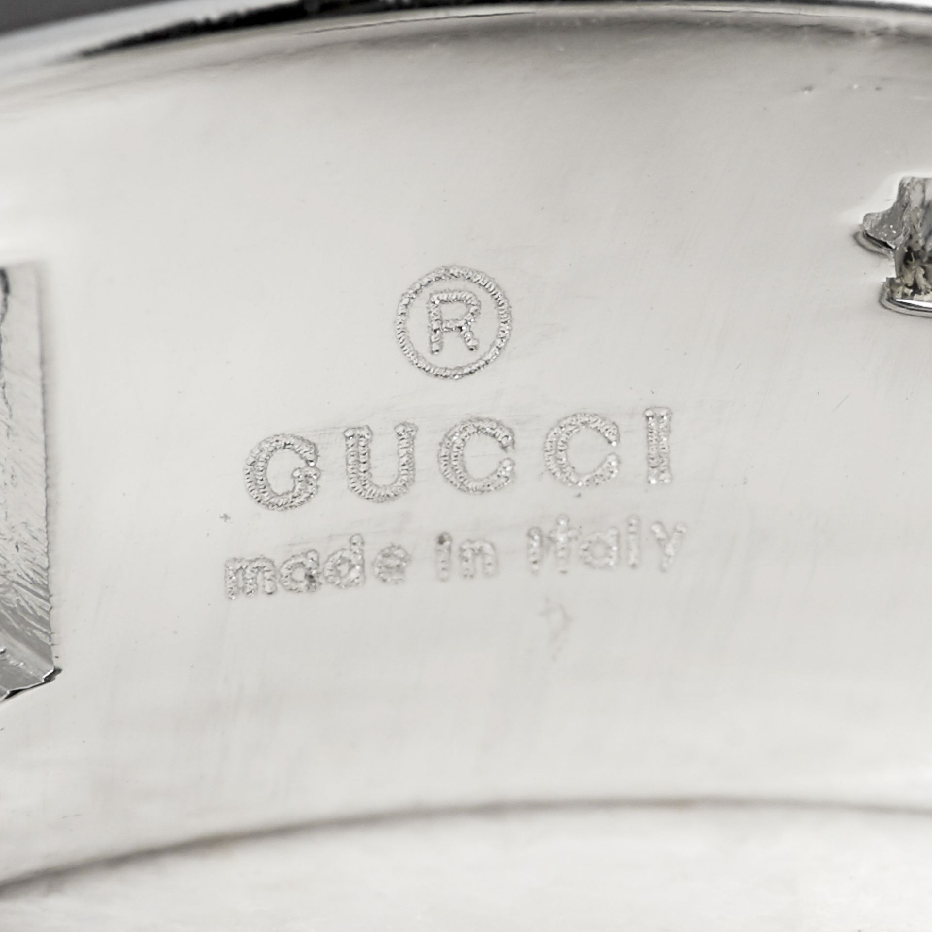 Gucci 18k White Gold G Logo Band Ring - Image 11 of 16