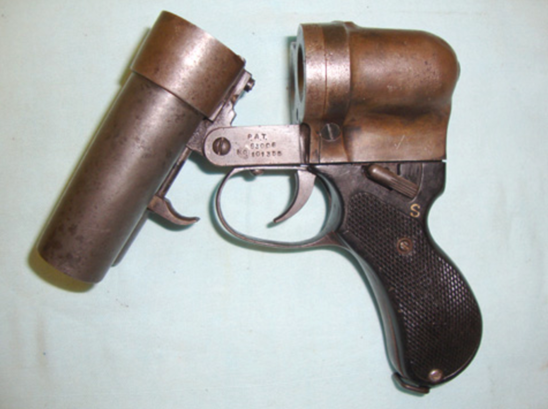 WW2 Type 90 Japanese Naval DOUBLE Barrelled Flare / Signal pistol - Image 2 of 3