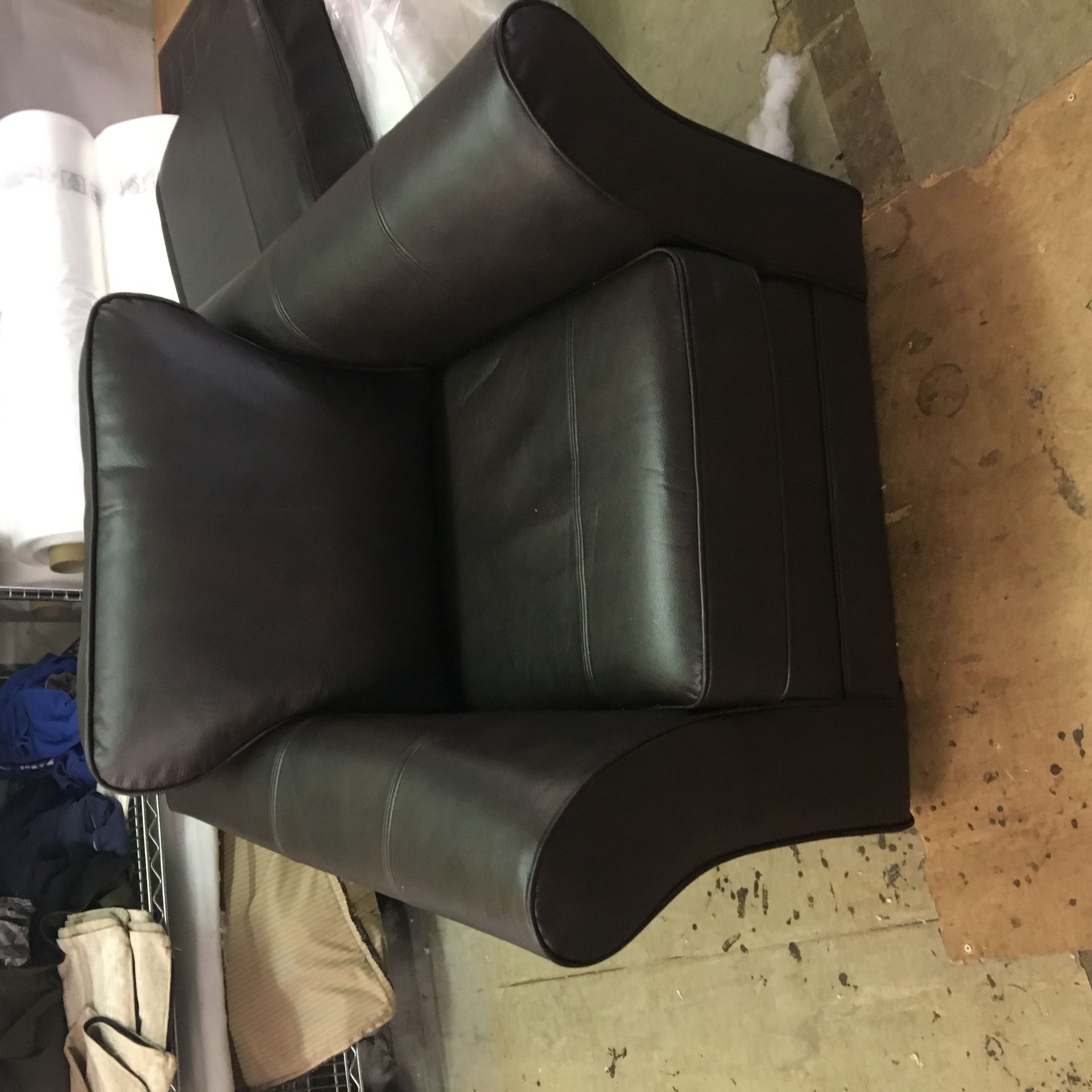 Ripley 3 seater sofa plus 2 arm chairs in rich brown leather plus matching foostool - Image 2 of 2