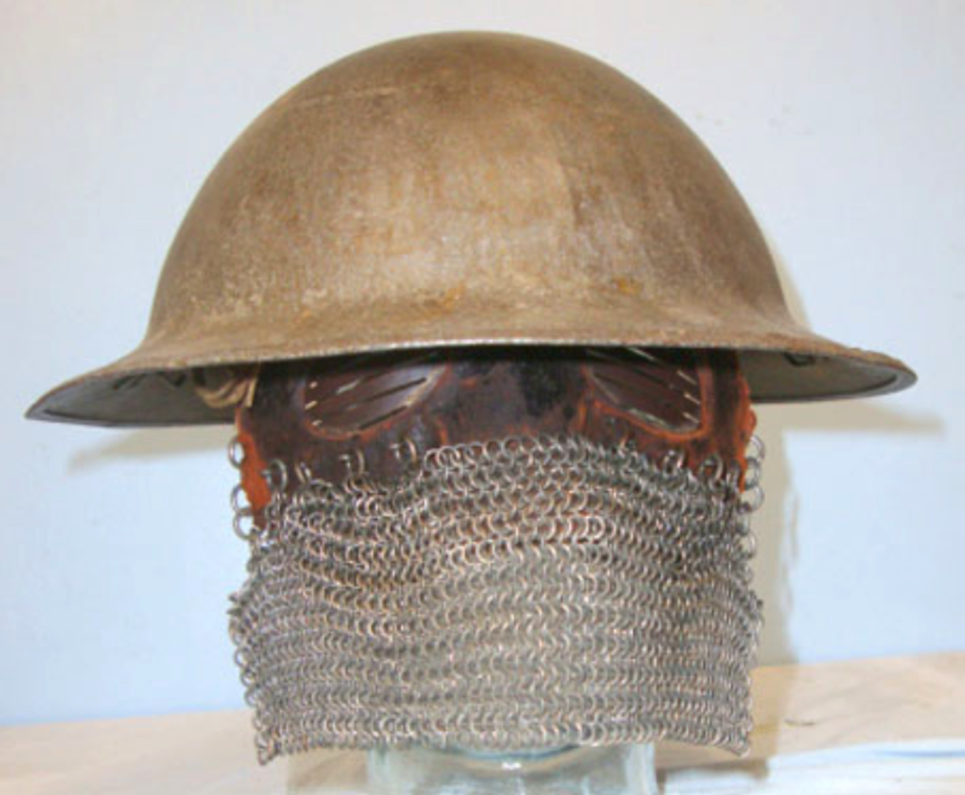 VERY RARE, WW1 British Tank DriverÕs Steel & Leather Splatter Face Mask With Chain Mail Veil - Image 2 of 3