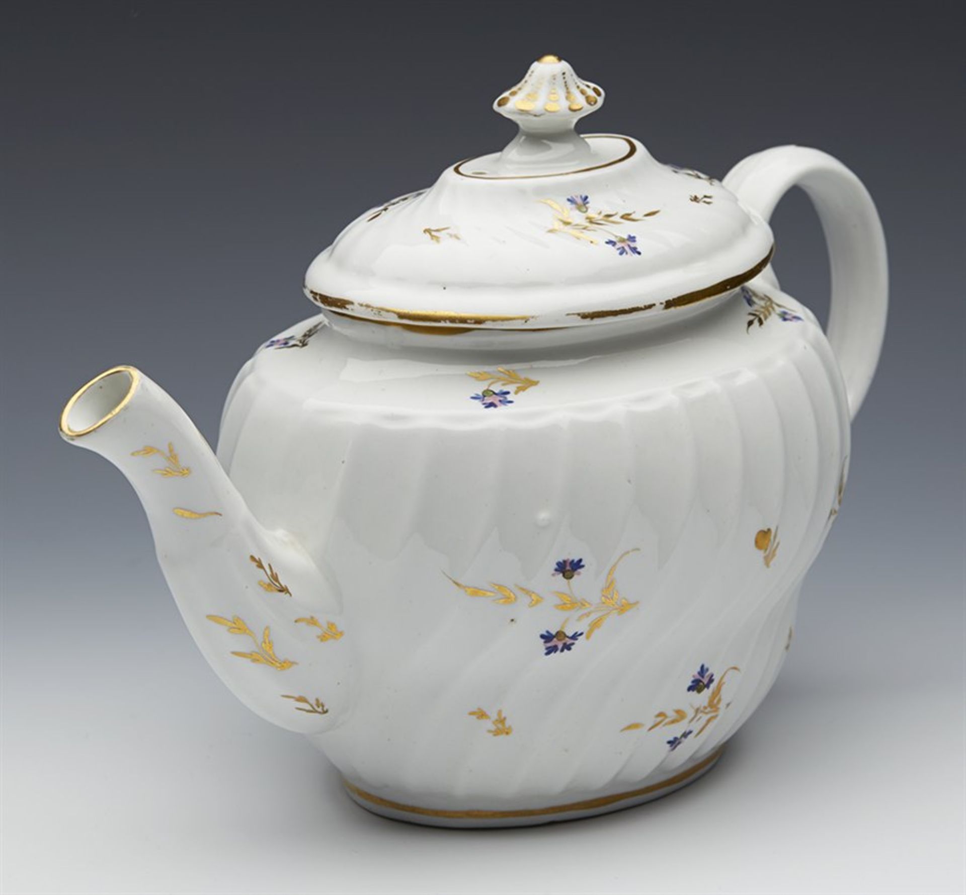 Antique Flight Worcester Ribbed Design Teapot With Floral Sprigs C.1790