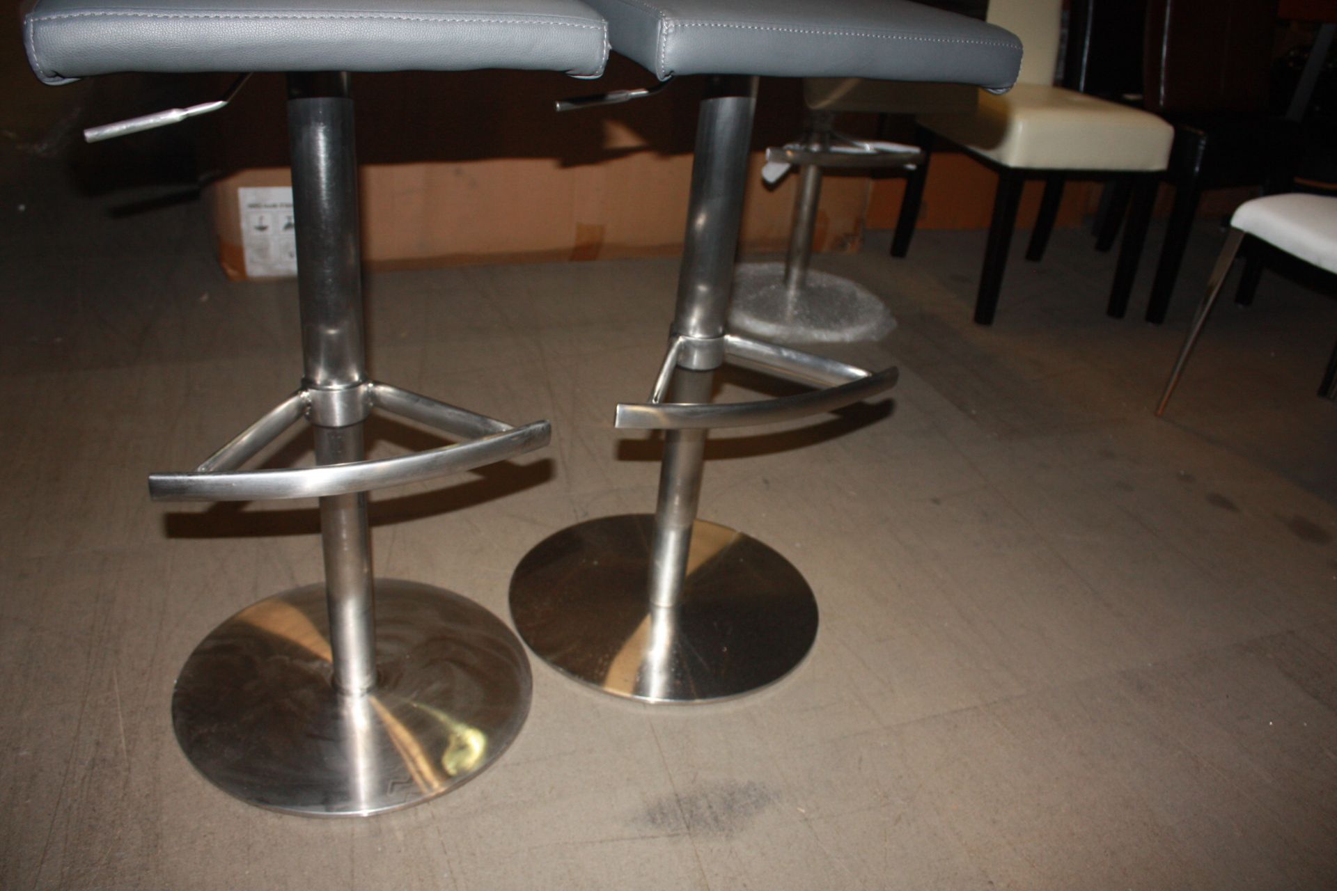 Elise Gas Lift Bar Stool - Image 3 of 3