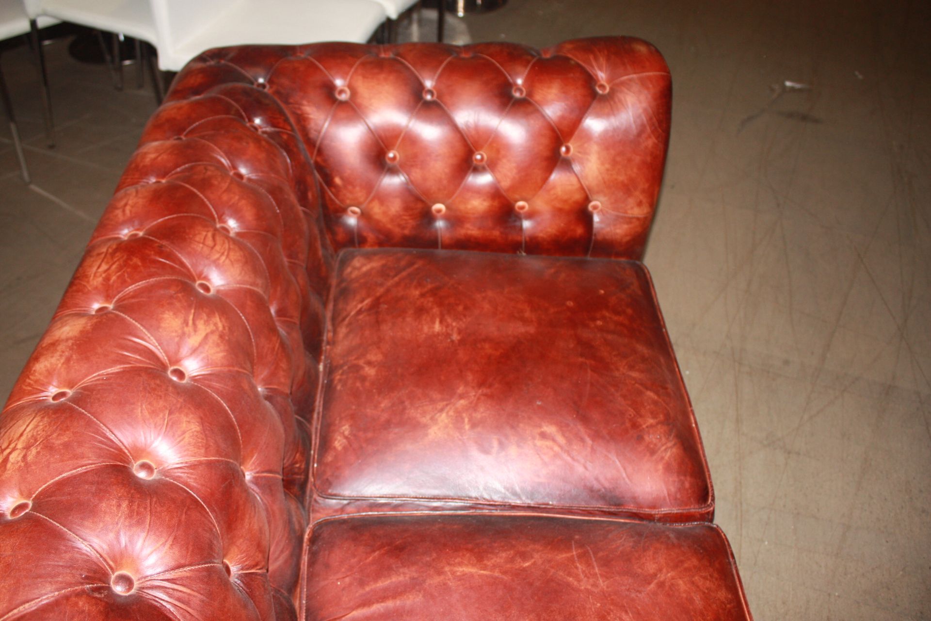 Shoreditch Leather Chesterfield 2-Seater Sofa Handmade - Image 4 of 4