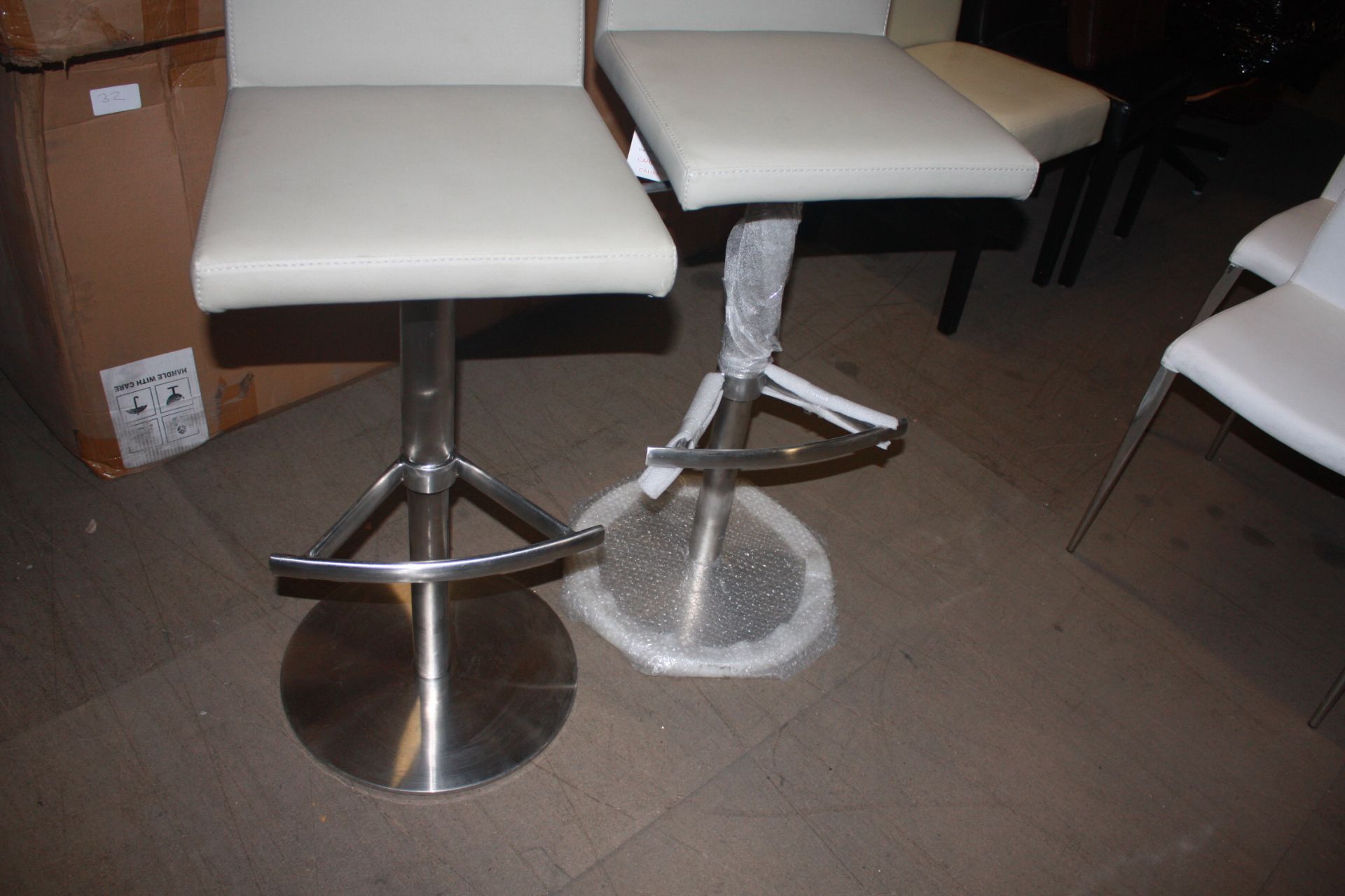 Elise Gas Lift Bar Stool - Image 2 of 3