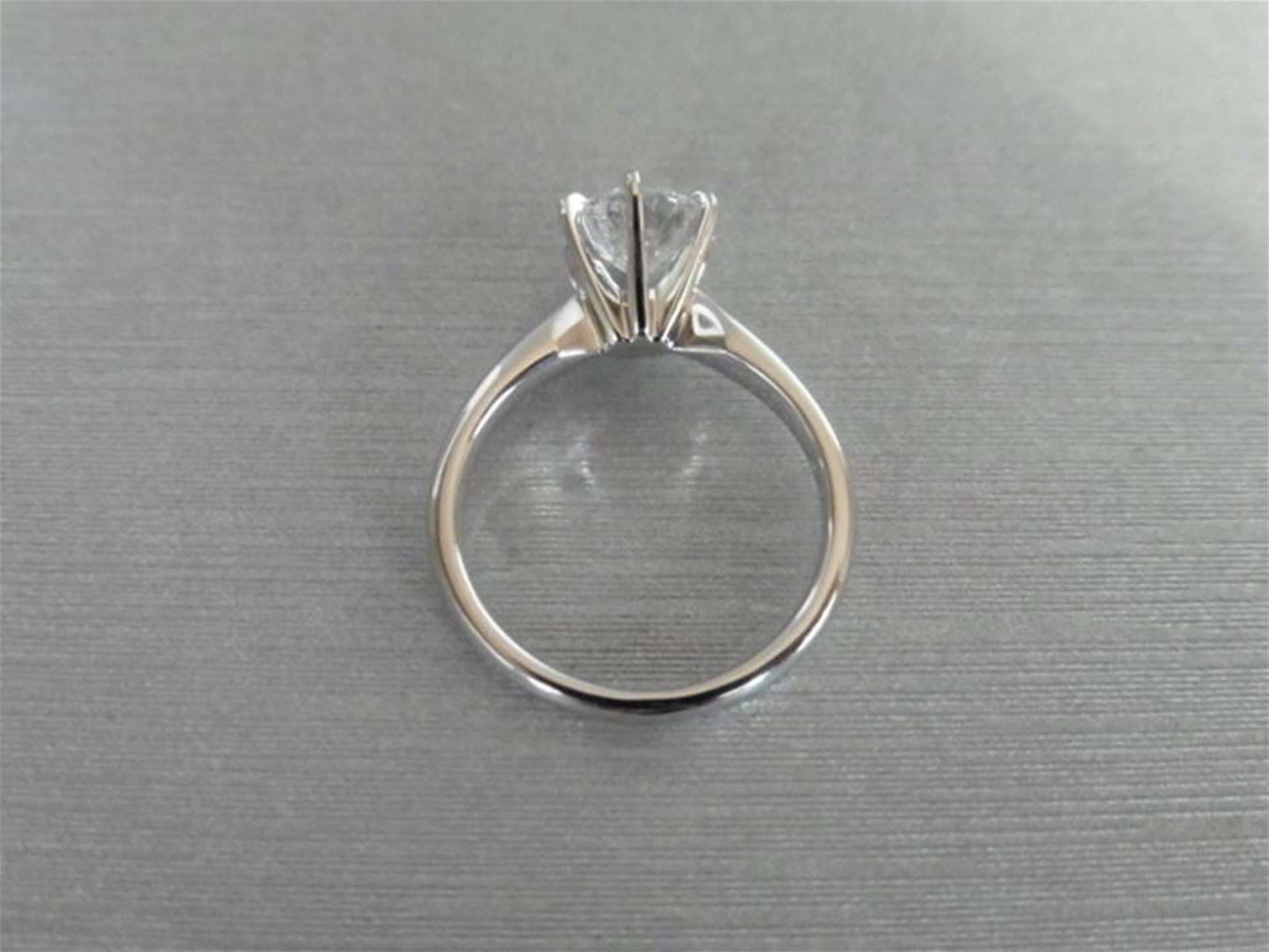 1.01ct Diamond solitaire ring with an enhanced brilliant cut diamond, G/H colour and i1 clarity. Se - Image 3 of 4