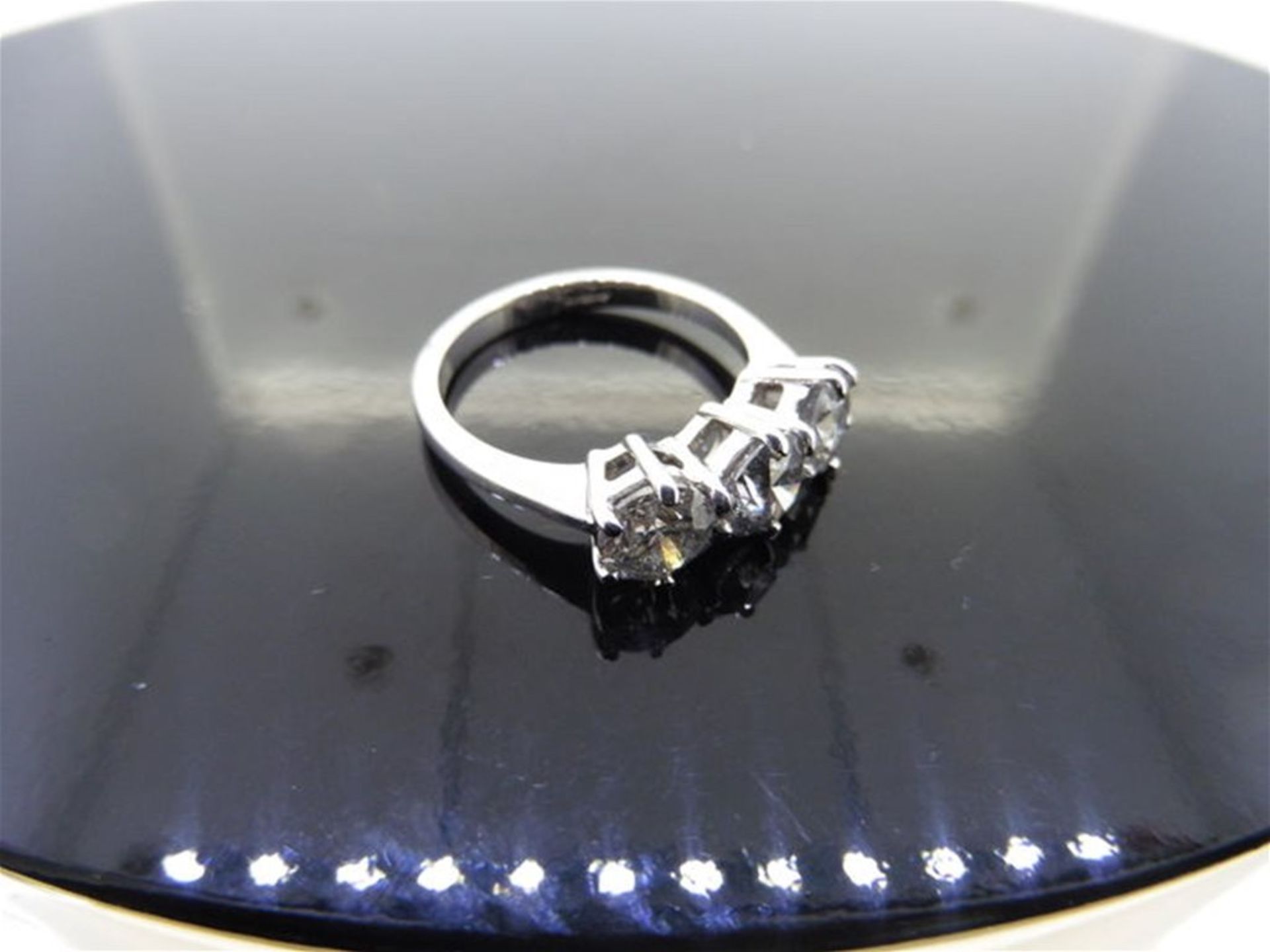 3.02ct diamond trilogy ring. 3 brilliant cut diamonds ( enhanced stones ) I/J colour, P1 clarity. Se - Image 3 of 3