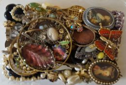Vintage Retro Parcel of Costume Jewellery NO RESERVE