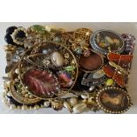 Vintage Retro Parcel of Costume Jewellery NO RESERVE