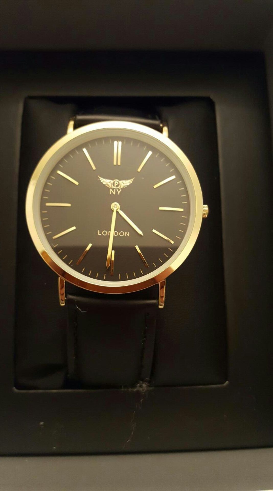 BRAND NEW NY LONDON GENTS SLIMLINE WATCH, SILVER WITH BLACK FACE AND BLACK LEATHER STRAP, WITH