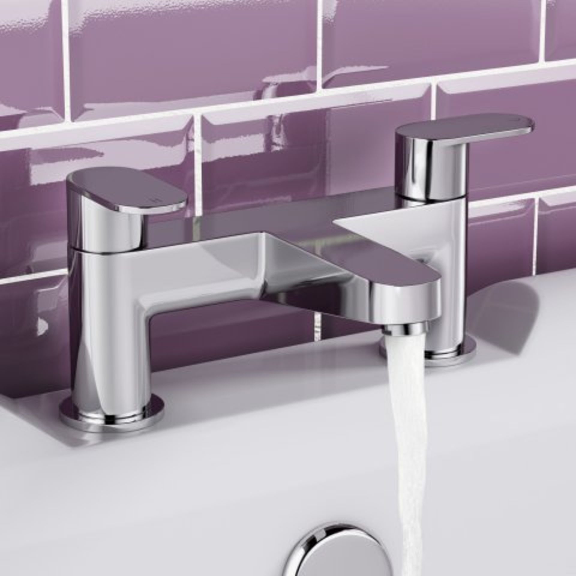 (O75) Boll Bath Filler Mixer Tap Presenting a contemporary design, this solid brass tap has been