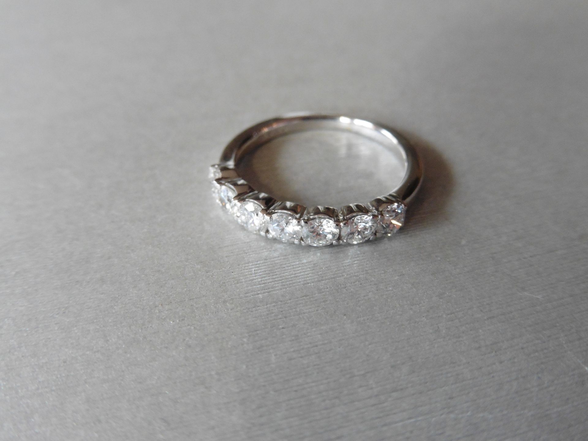 1.10ct white gold diamond ring set with 7 brilliant cut diamonds, I colour, si3 clarity. Simple 4 - Image 2 of 3