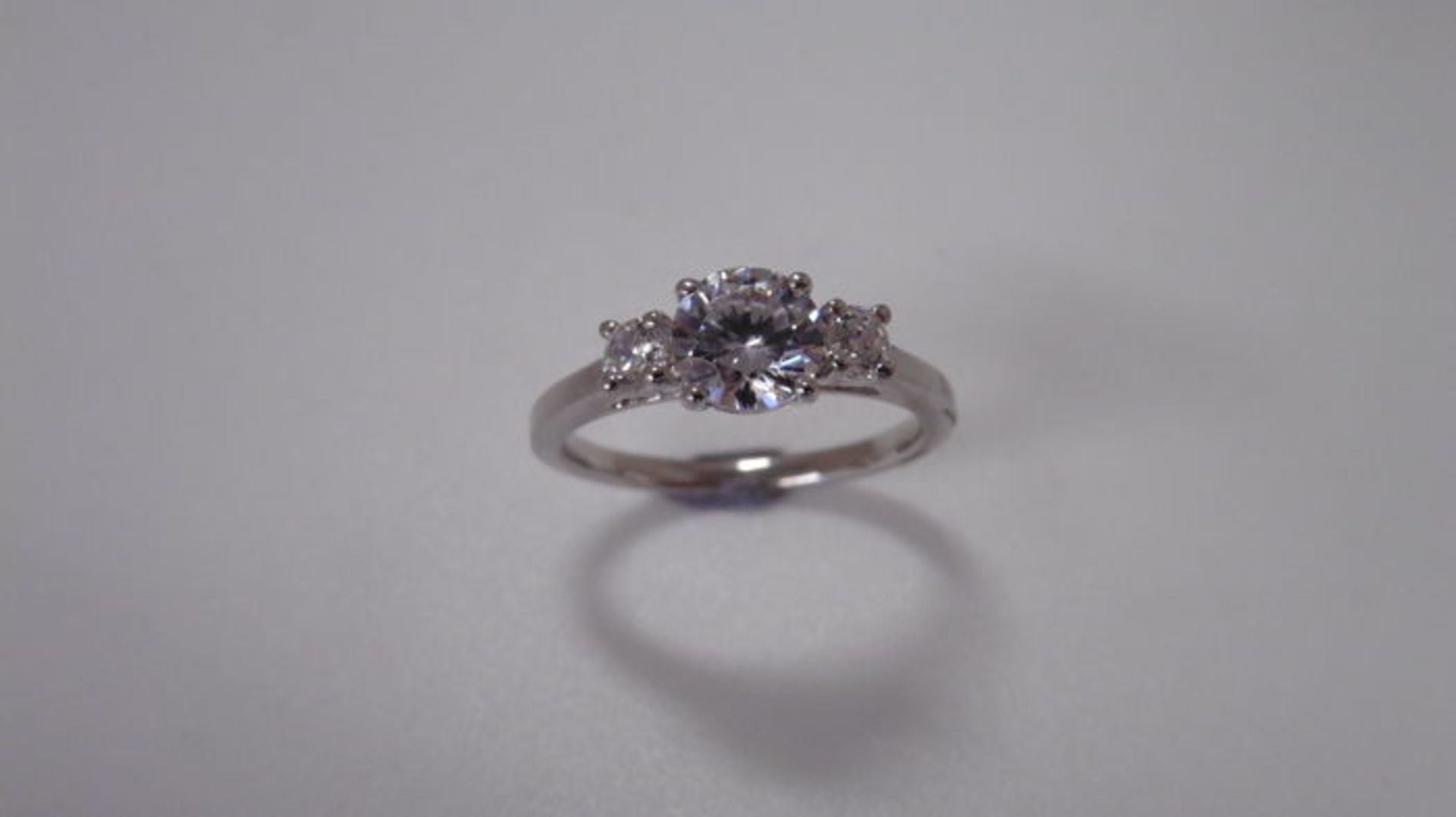 1.00ct diamond trilogy ring. 3 graduated brilliant cut diamonds, I colour and si3 clarity total - Image 3 of 3