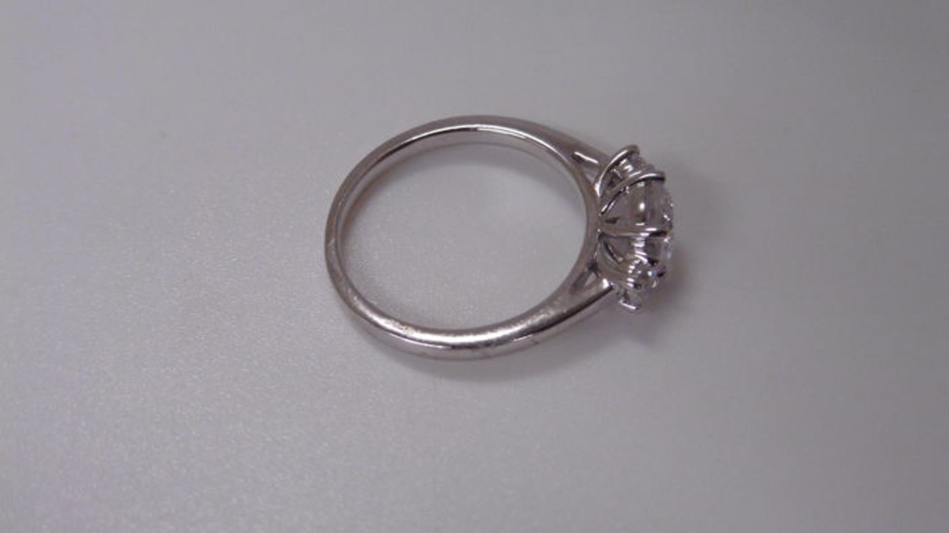1.00ct diamond trilogy ring. 3 graduated brilliant cut diamonds, I colour and si3 clarity total - Image 2 of 3