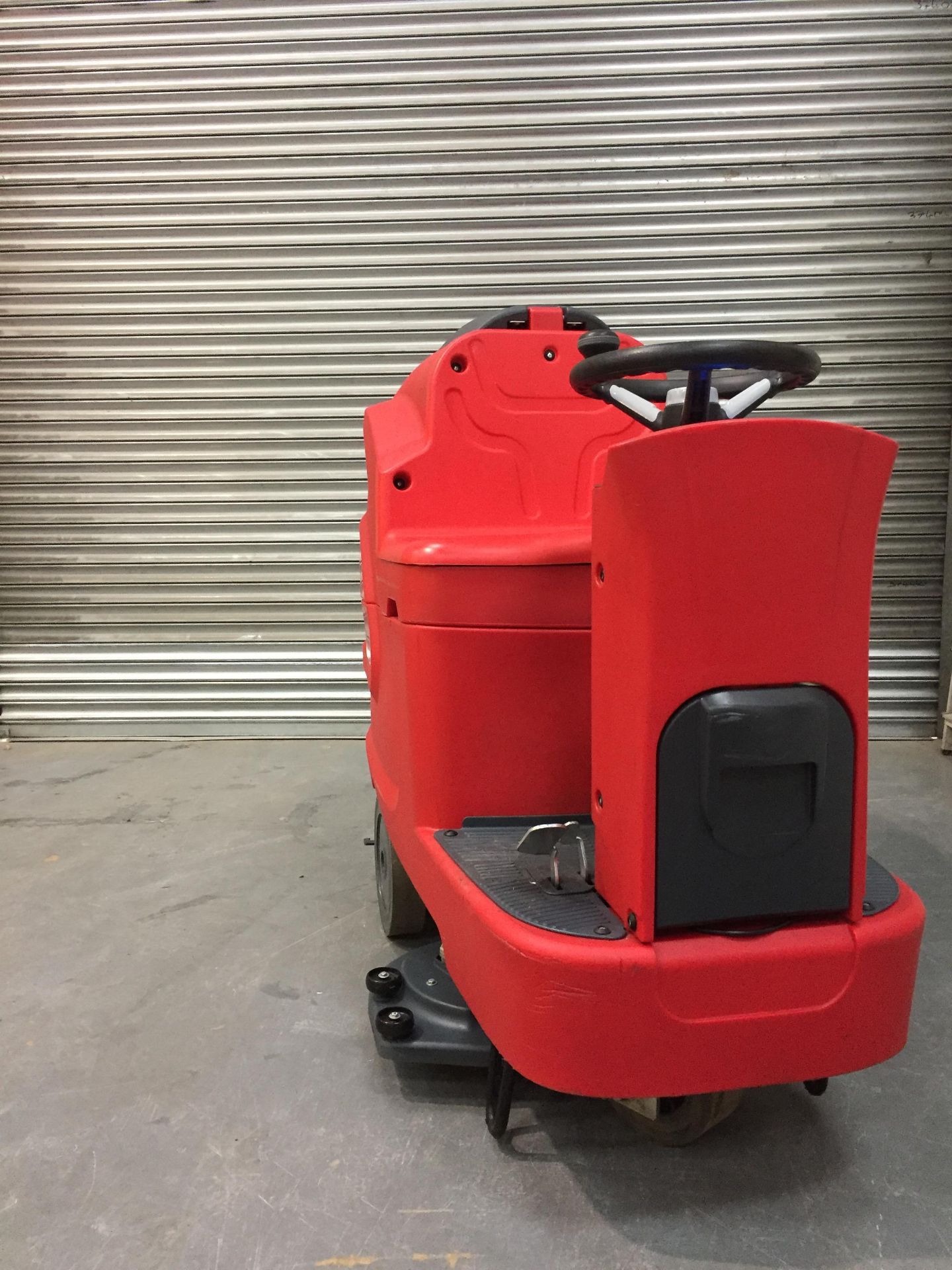 Comac Innova 75 Ride on Scrubber Dryer