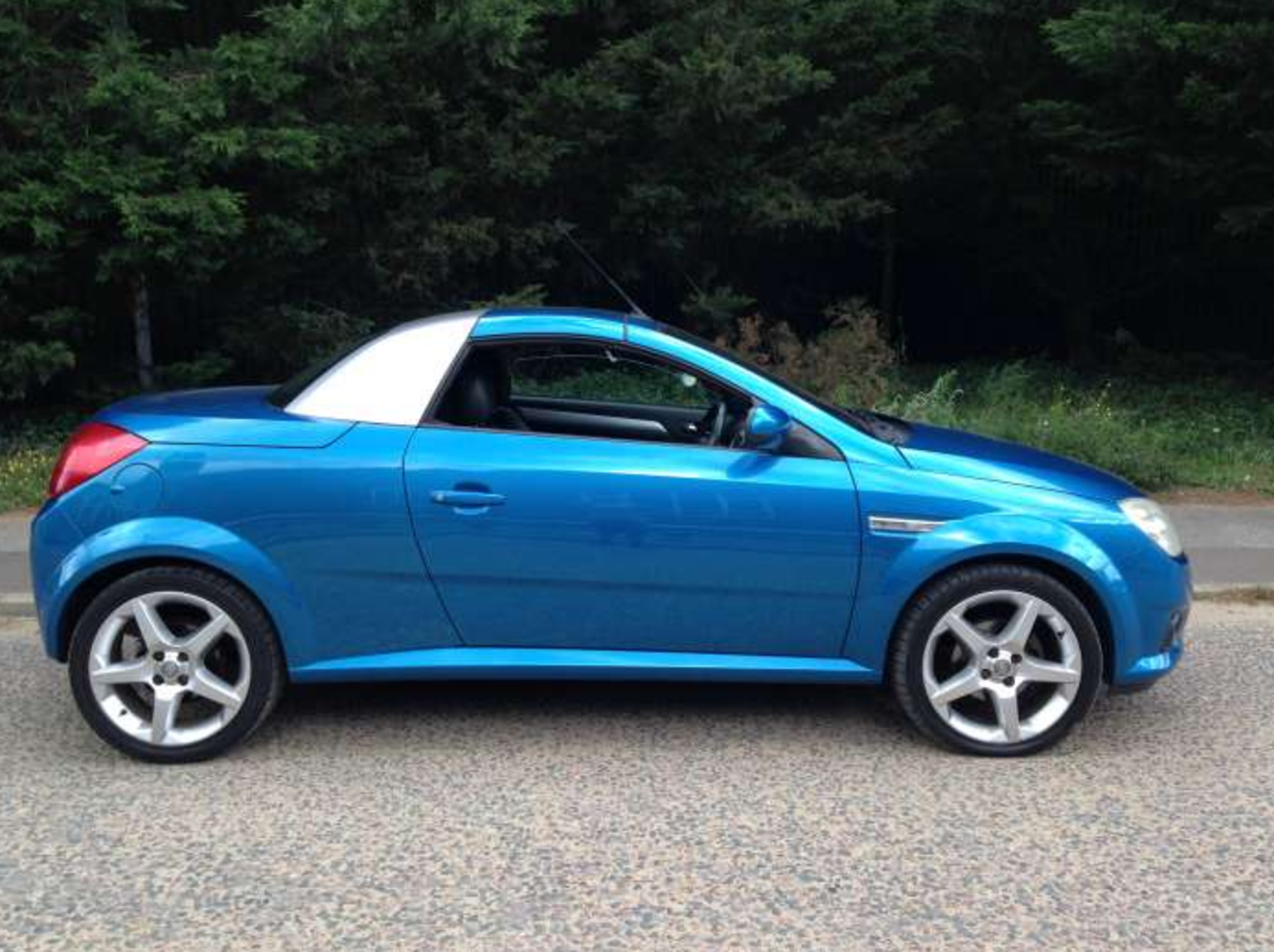 Vauxhall Tigra Convertible - 72'200 miles - Image 7 of 19