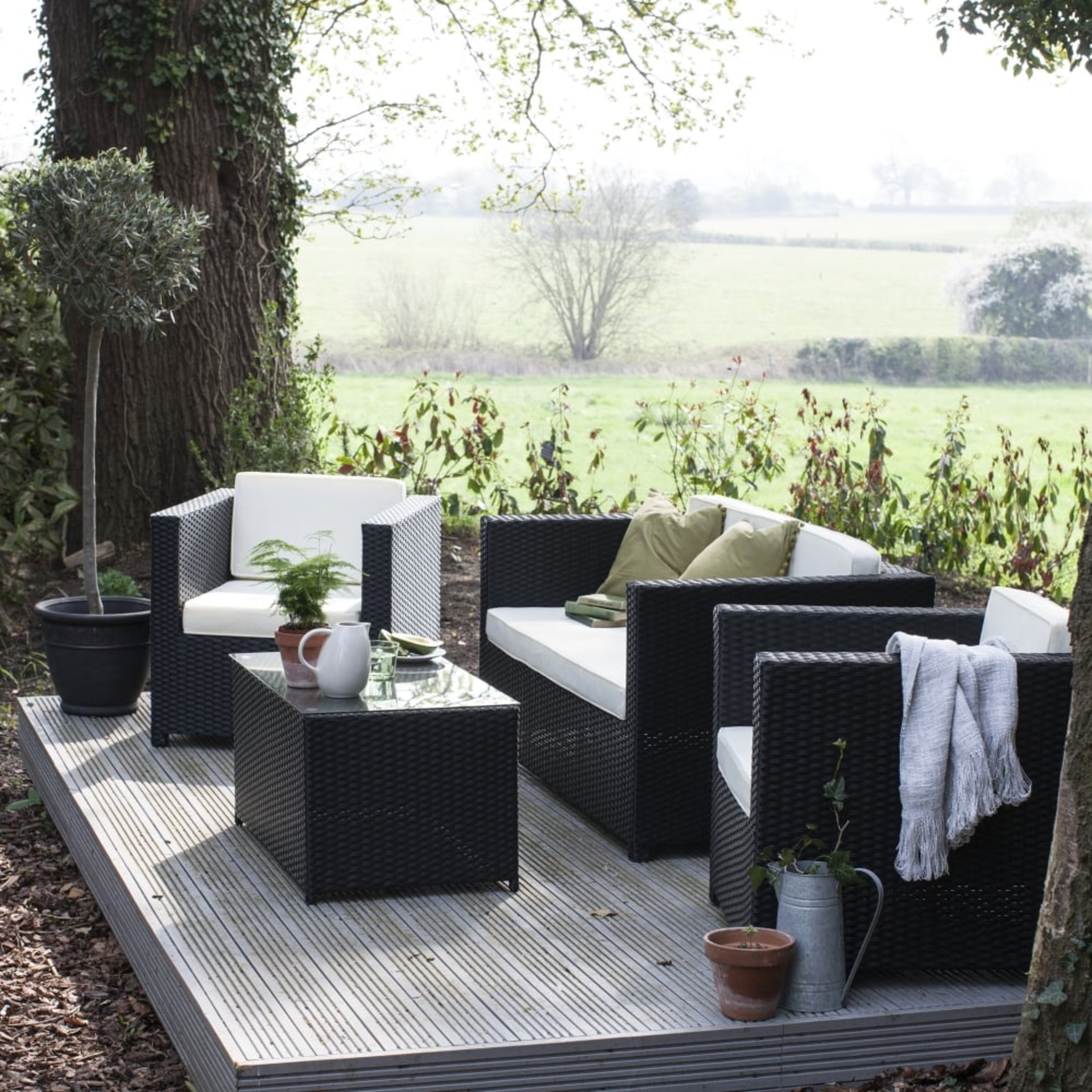 The Chelsea rattan garden sofa set.