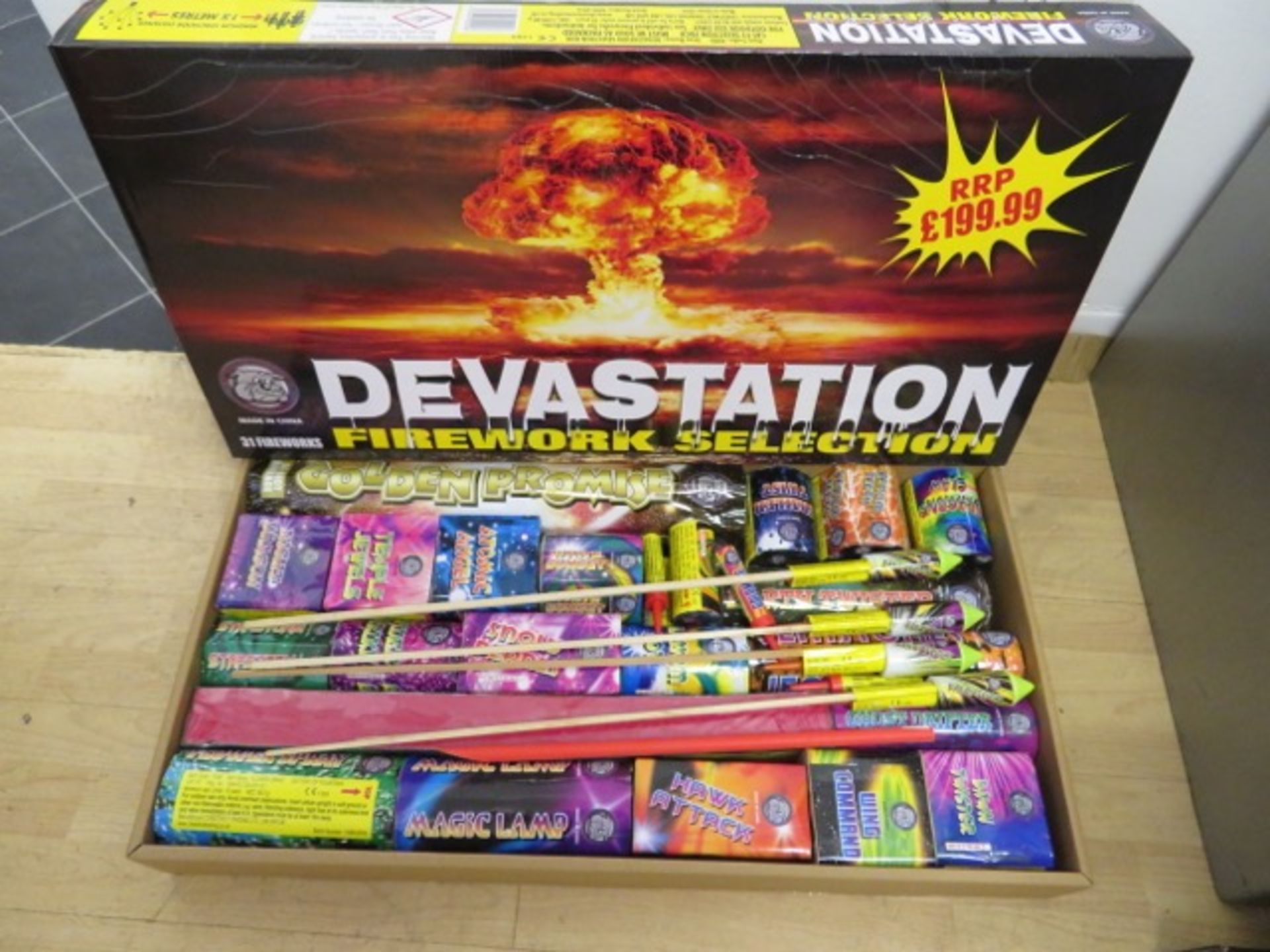 31 PIECE DEVASTATION FIREWORK SELECTION BOX. RRP £199.99. Includes: 300 Shot Repeater, Golden - Image 5 of 5