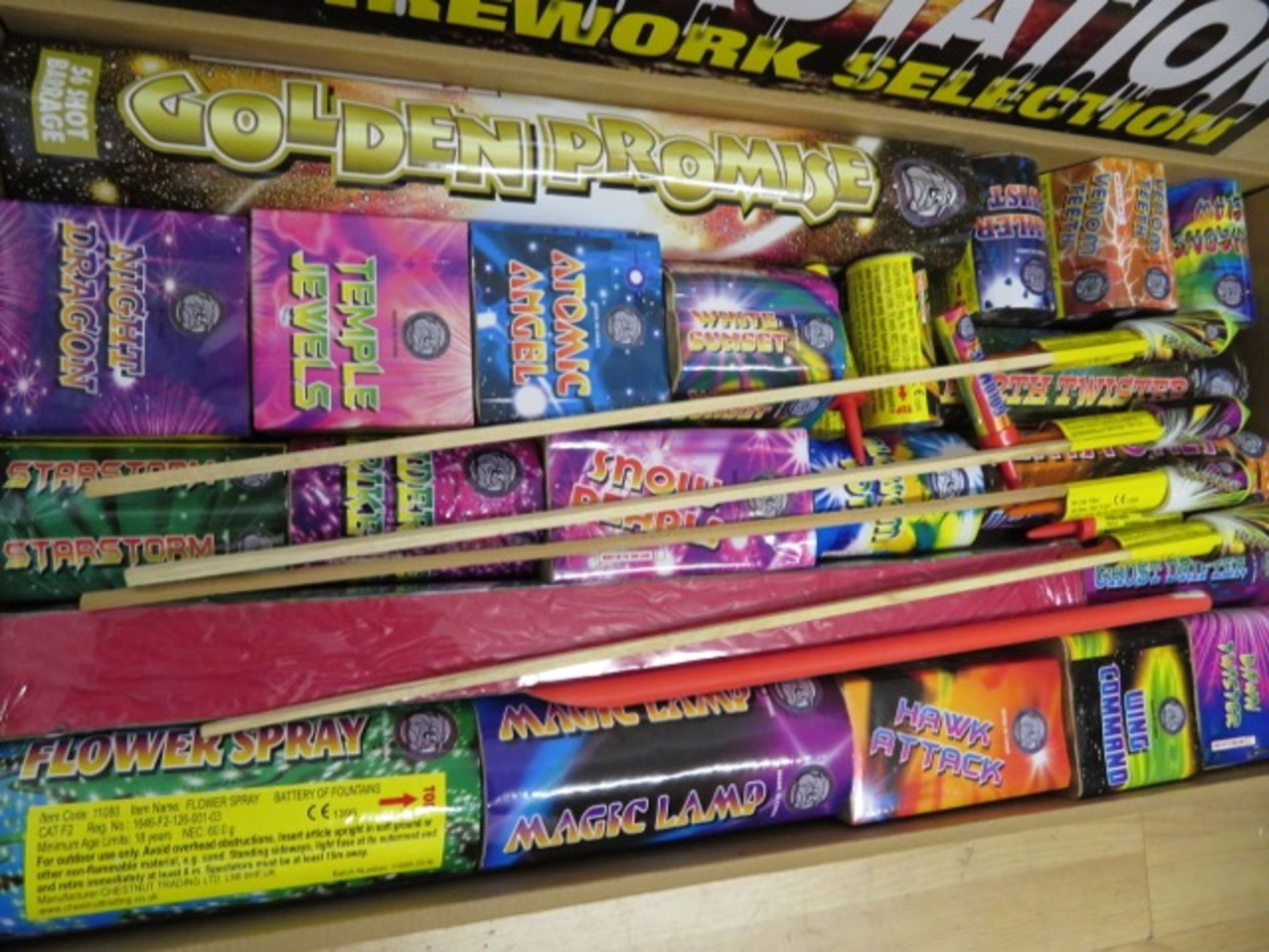 31 PIECE DEVASTATION FIREWORK SELECTION BOX. RRP £199.99. Includes: 300 Shot Repeater, Golden - Image 4 of 5