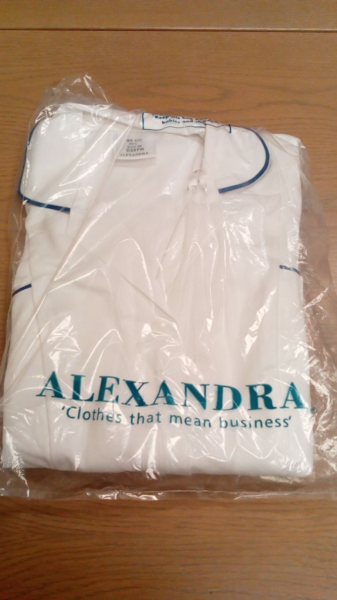 Alexandra workwear size 34 1/2 inch white womens nurse, cleaner, carers tunicAlexandra workwear