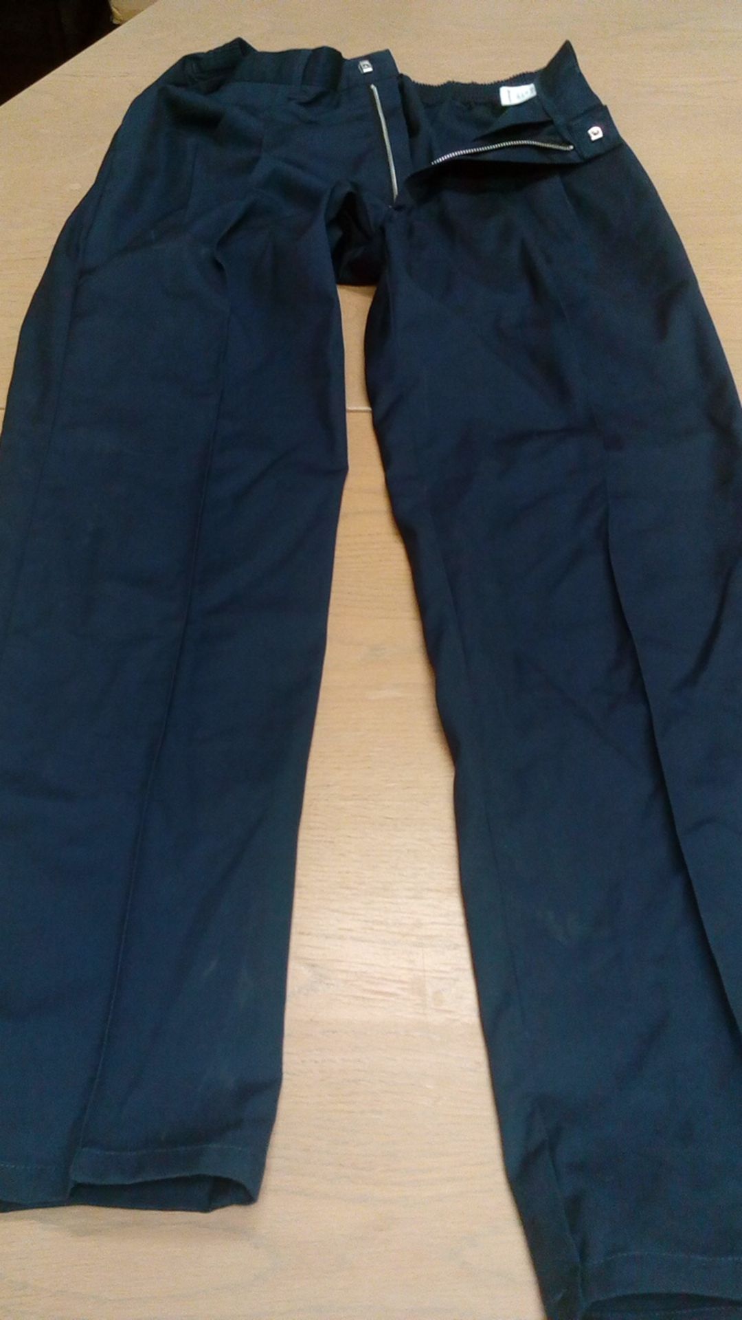 Alexandra workwear size 34 1/2 inch mens work trousers Alexandra workwear new and unused, these