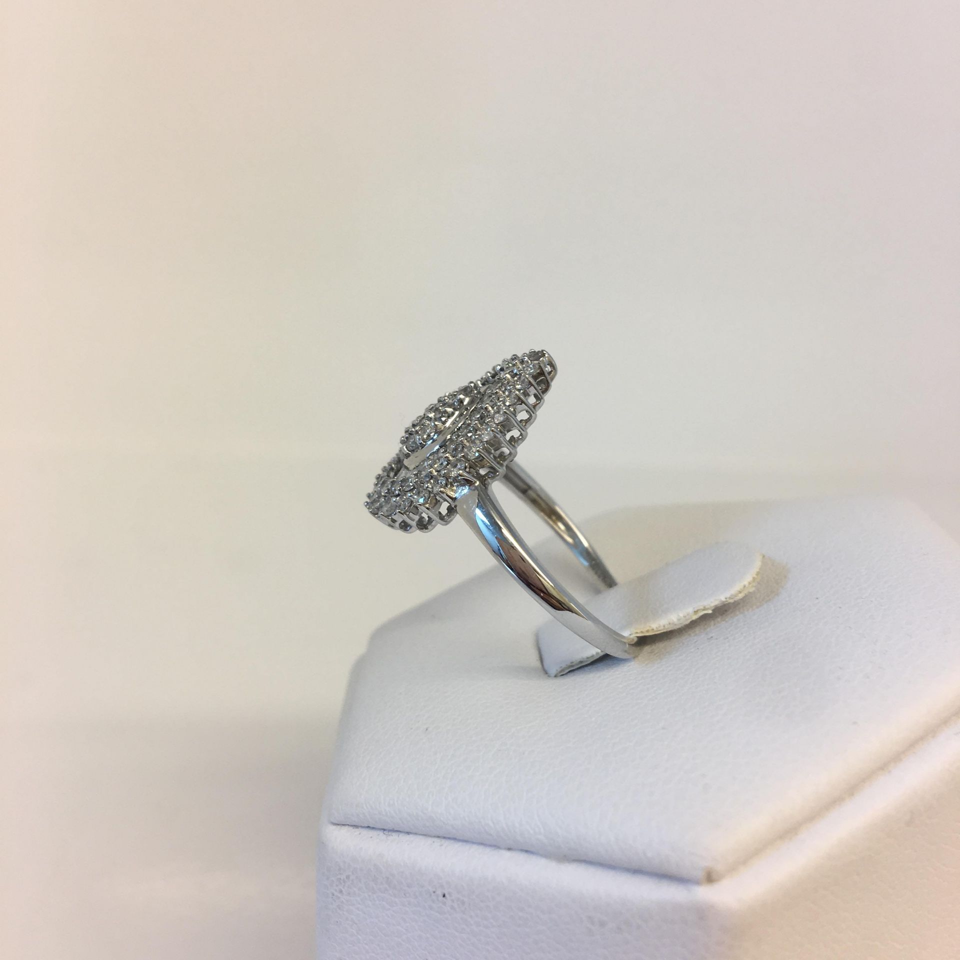 9ct White Gold 1.00ct Diamond Pear Cluster Ring - Image 2 of 4