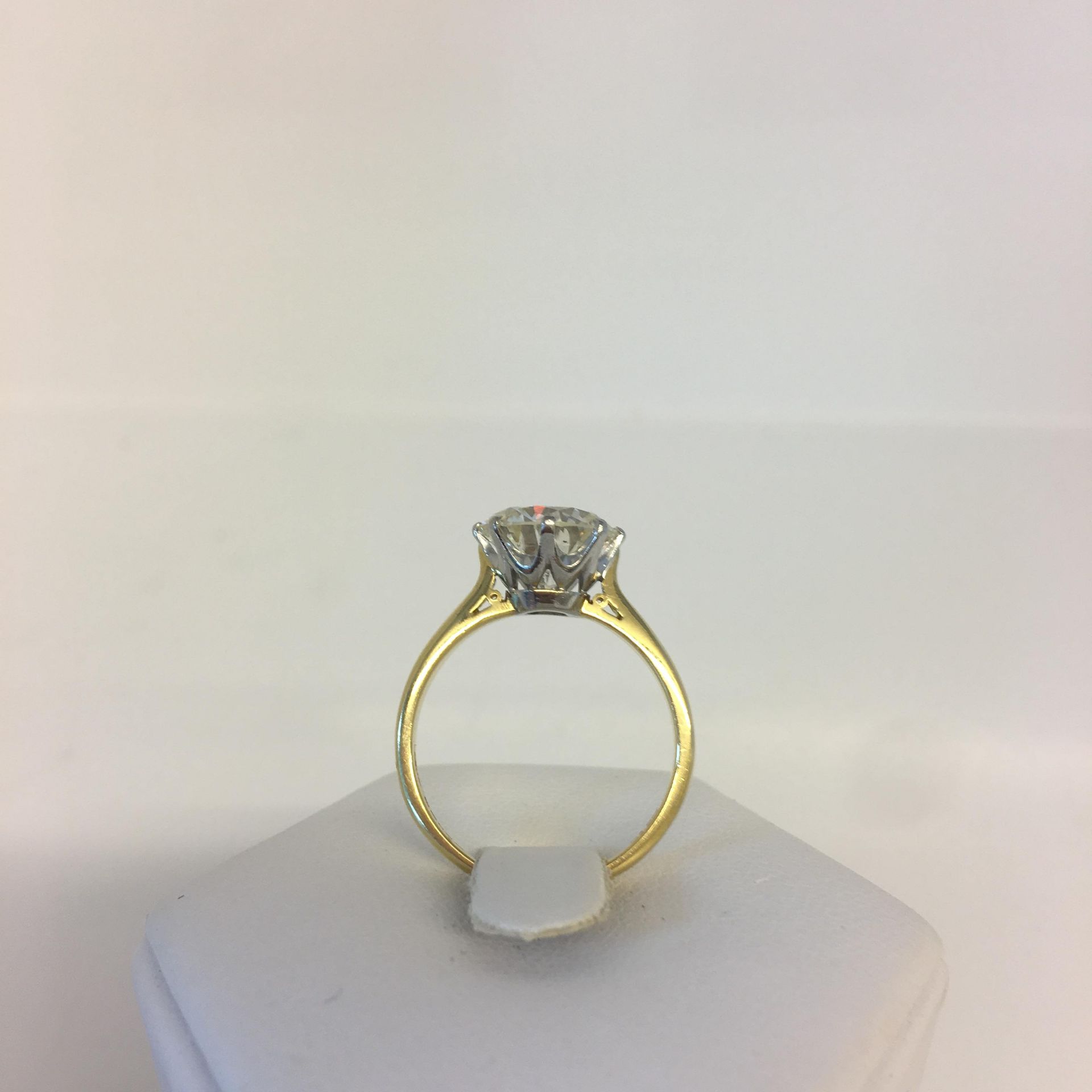 18ct Yellow Gold 3.70ct Brilliant Cut Diamond Ring - Image 3 of 4