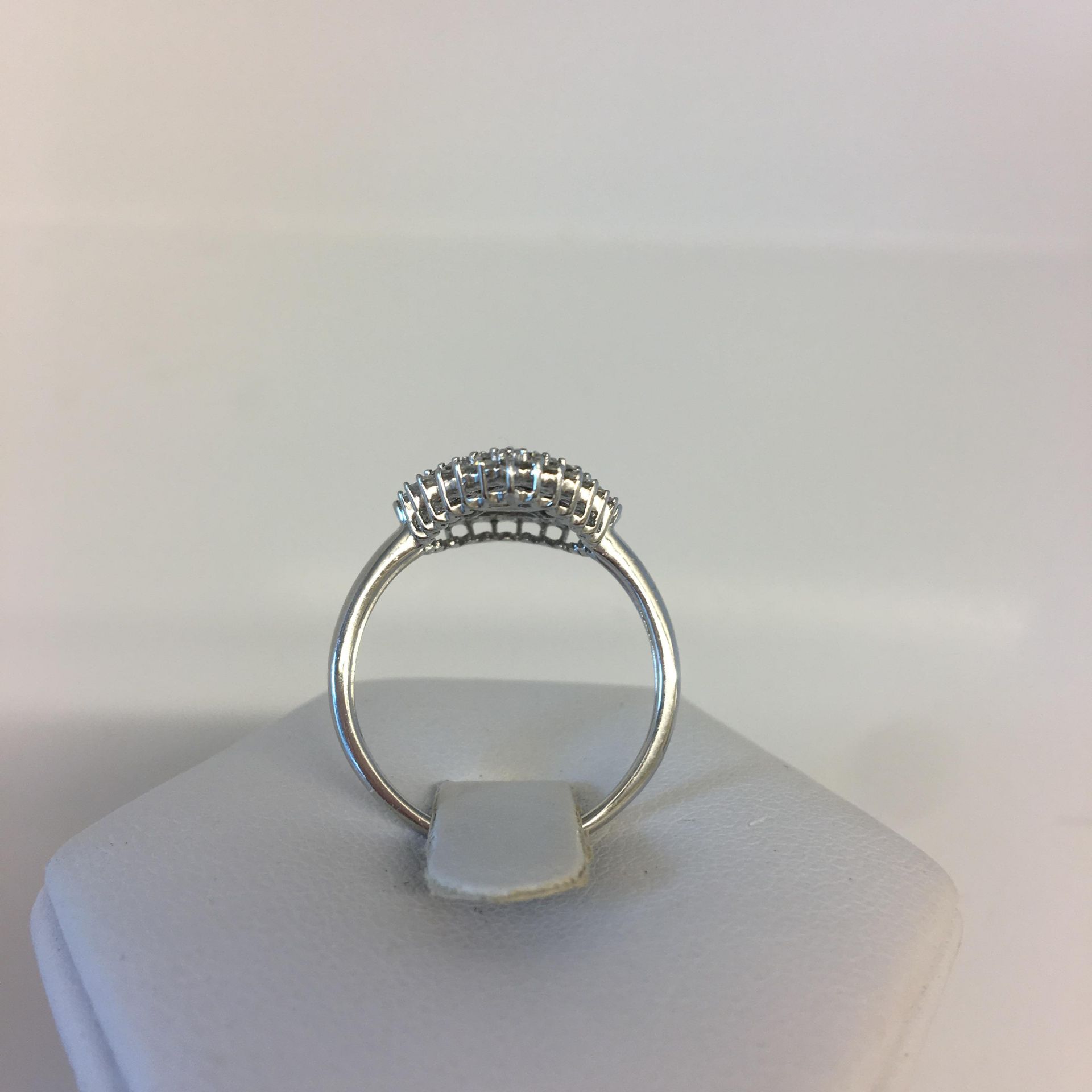 9ct White Gold 1.00ct Diamond Pear Cluster Ring - Image 3 of 4