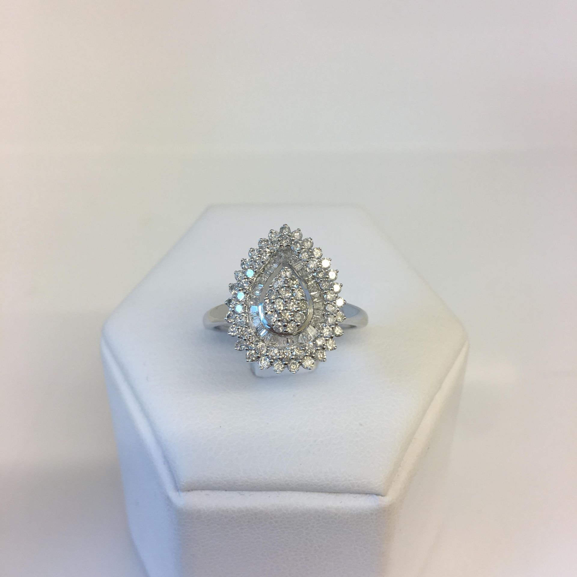 9ct White Gold 1.00ct Diamond Pear Cluster Ring - Image 4 of 4