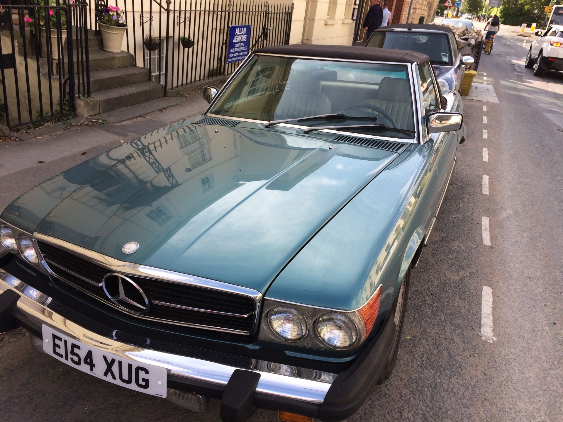 Mercedes 560 SL - Image 2 of 4