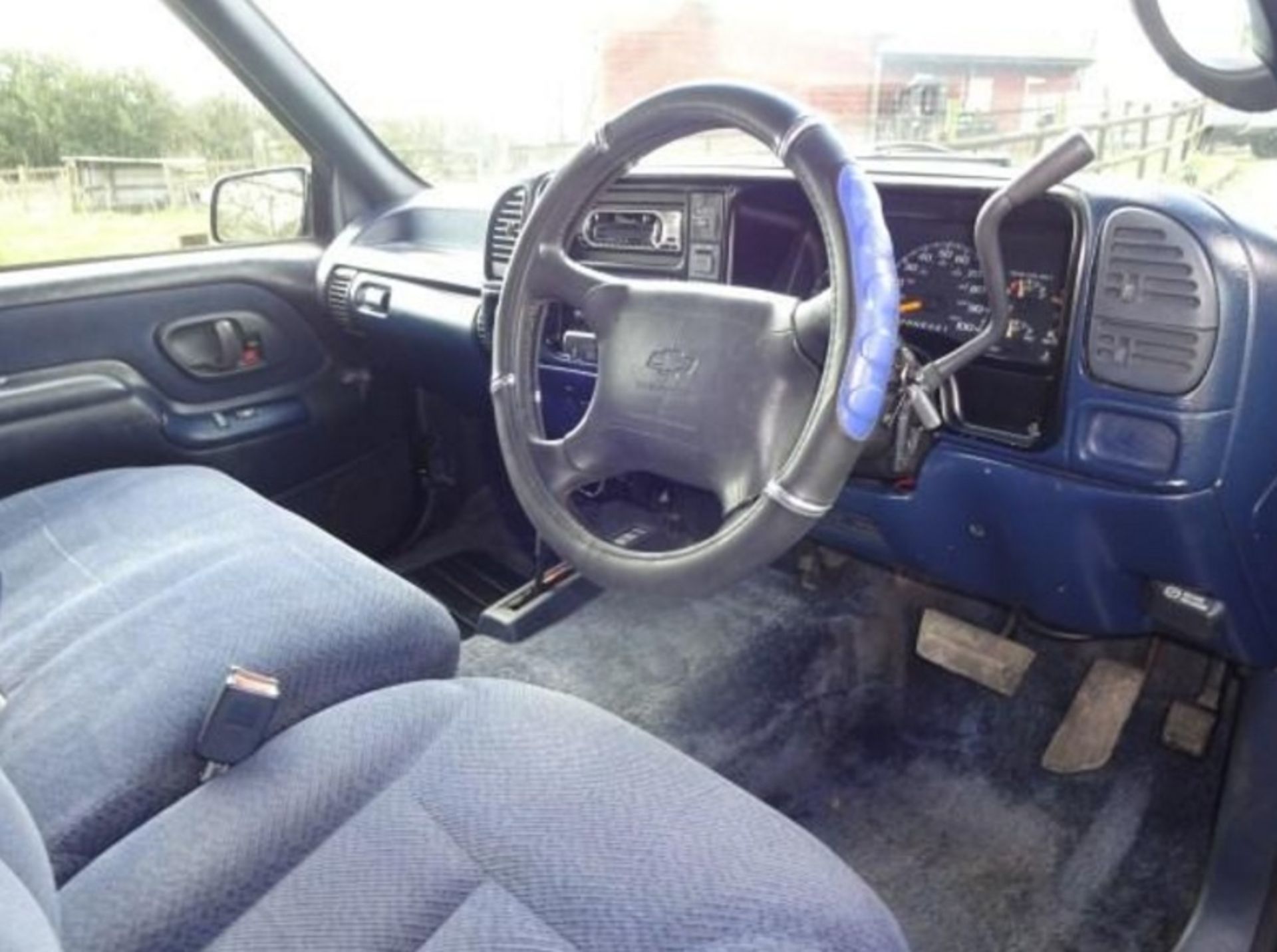 1997 CHEVY SUBURBAN RHD 6.5 T - Image 10 of 19