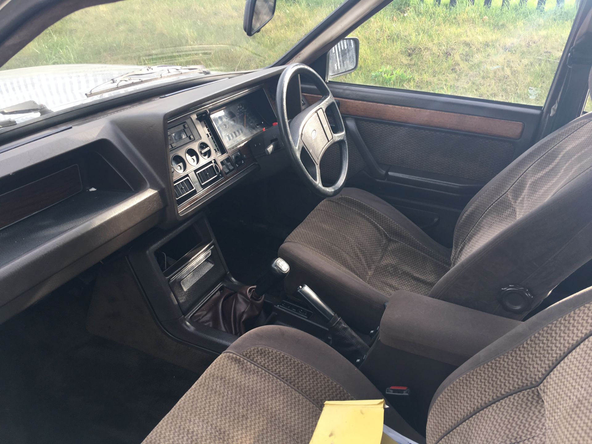 2.8 Litre V6 Ford Granada - Image 10 of 20