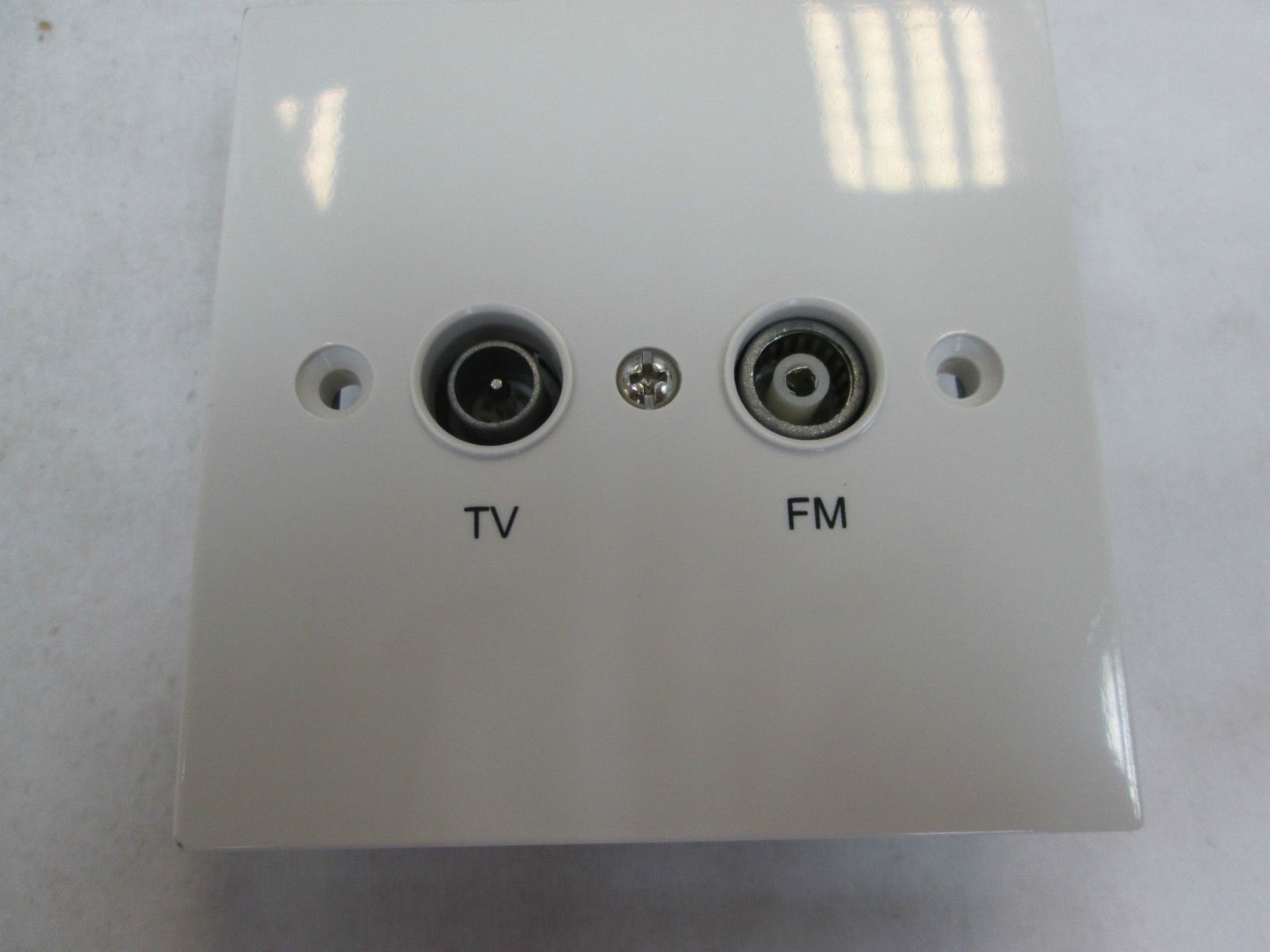 30X PROCEPTION Outlet Plate Tv/Fm Diplexed Type IEC Connector – PROOUT12C - Image 2 of 3