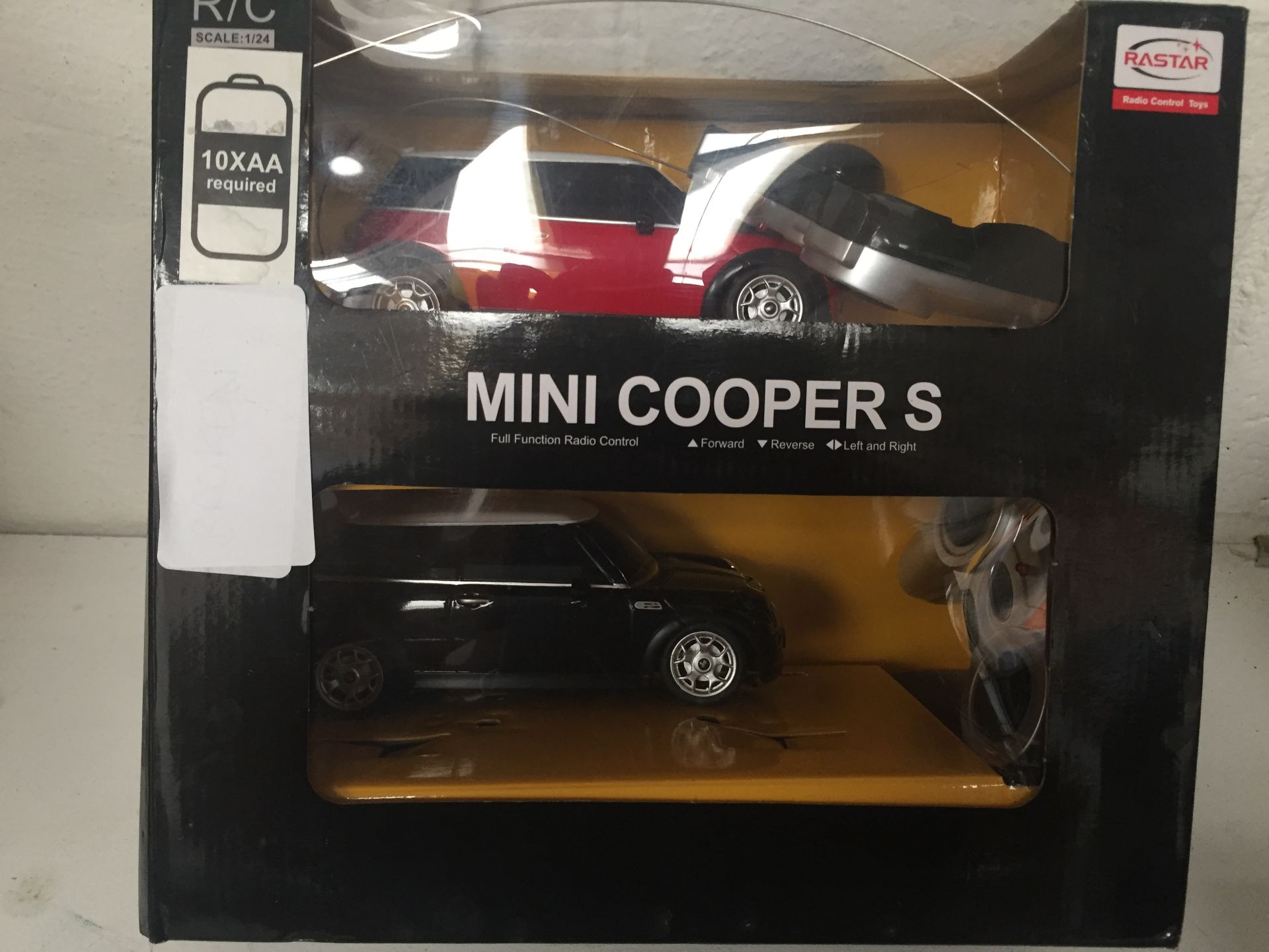 RASTAR MINI COOPER S RADIO REMOTE CONTROLLED CAR 1:24 27.14 Mhz RED & WHITE