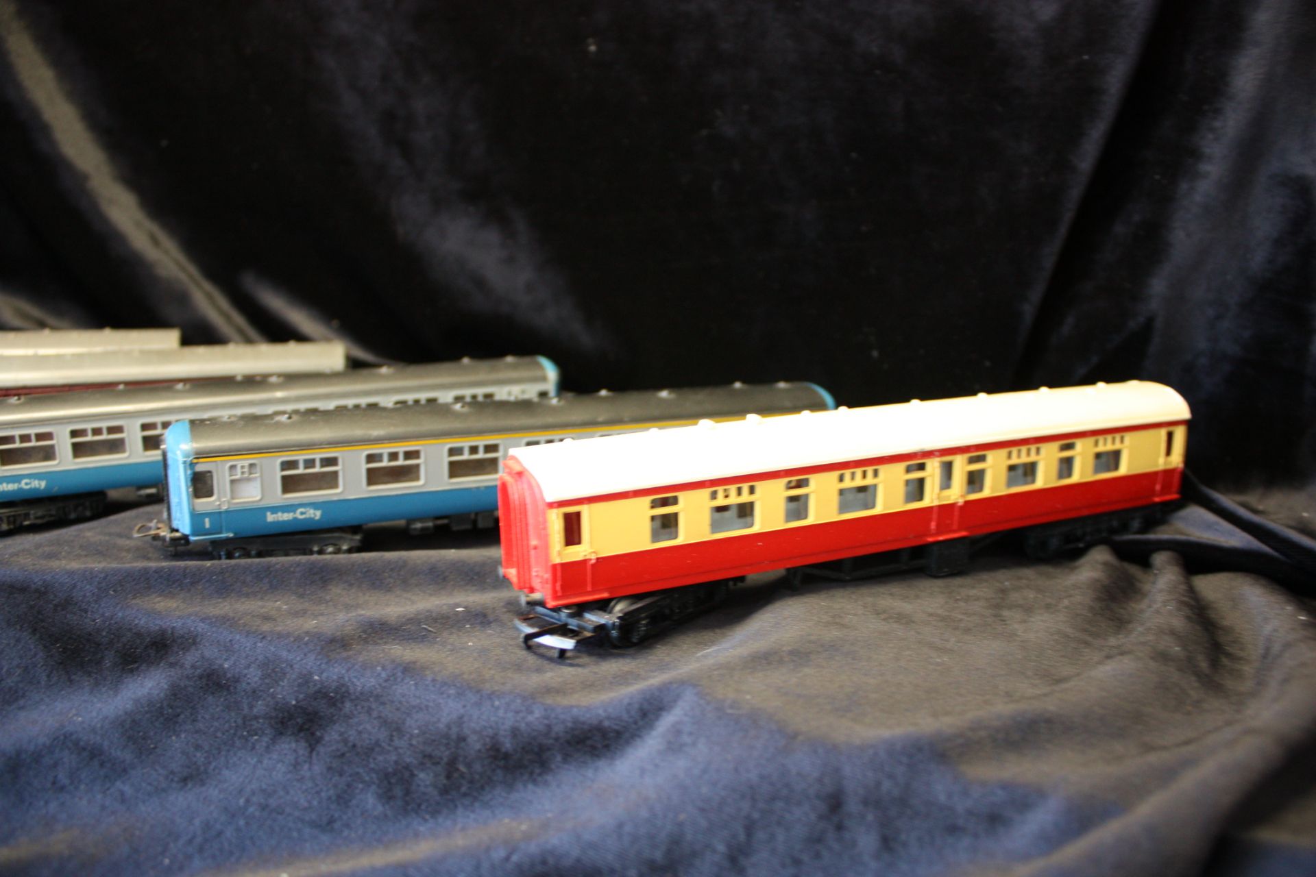 Lot of 5 Passenger Carriages as Pictured - Image 3 of 3