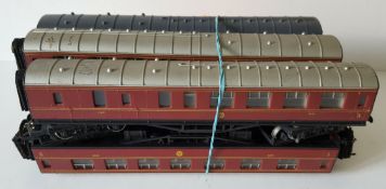 Vintage Retro 6 x Model Train Coaches 00 Guage Hornby