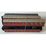 Vintage Retro 6 x Model Train Coaches 00 Guage Hornby