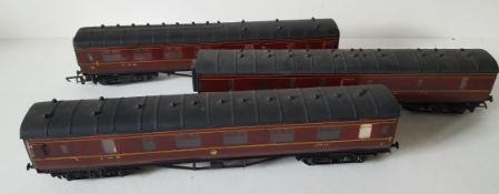 Vintage Retro 3 x Model Train Coaches 00 Guage