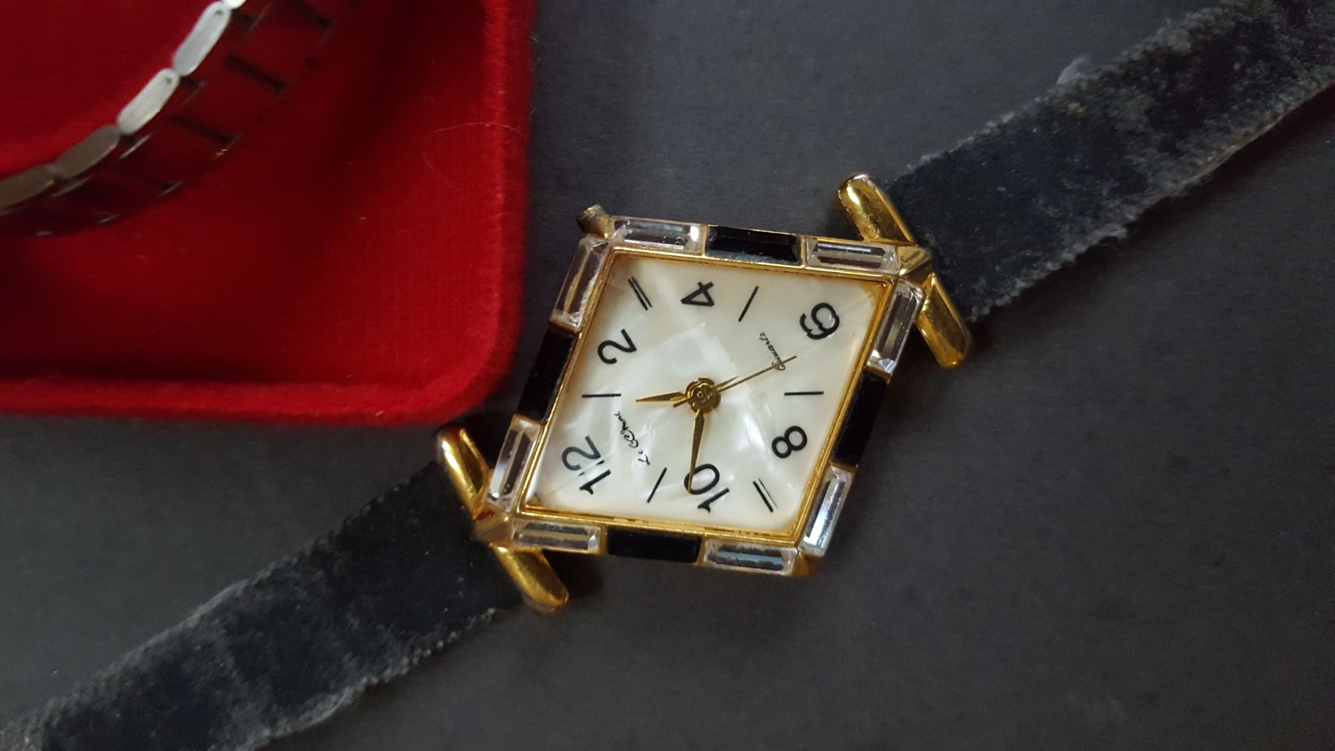 3 x Vintage Retro Wrist Watches NO RESERVE - Image 2 of 4