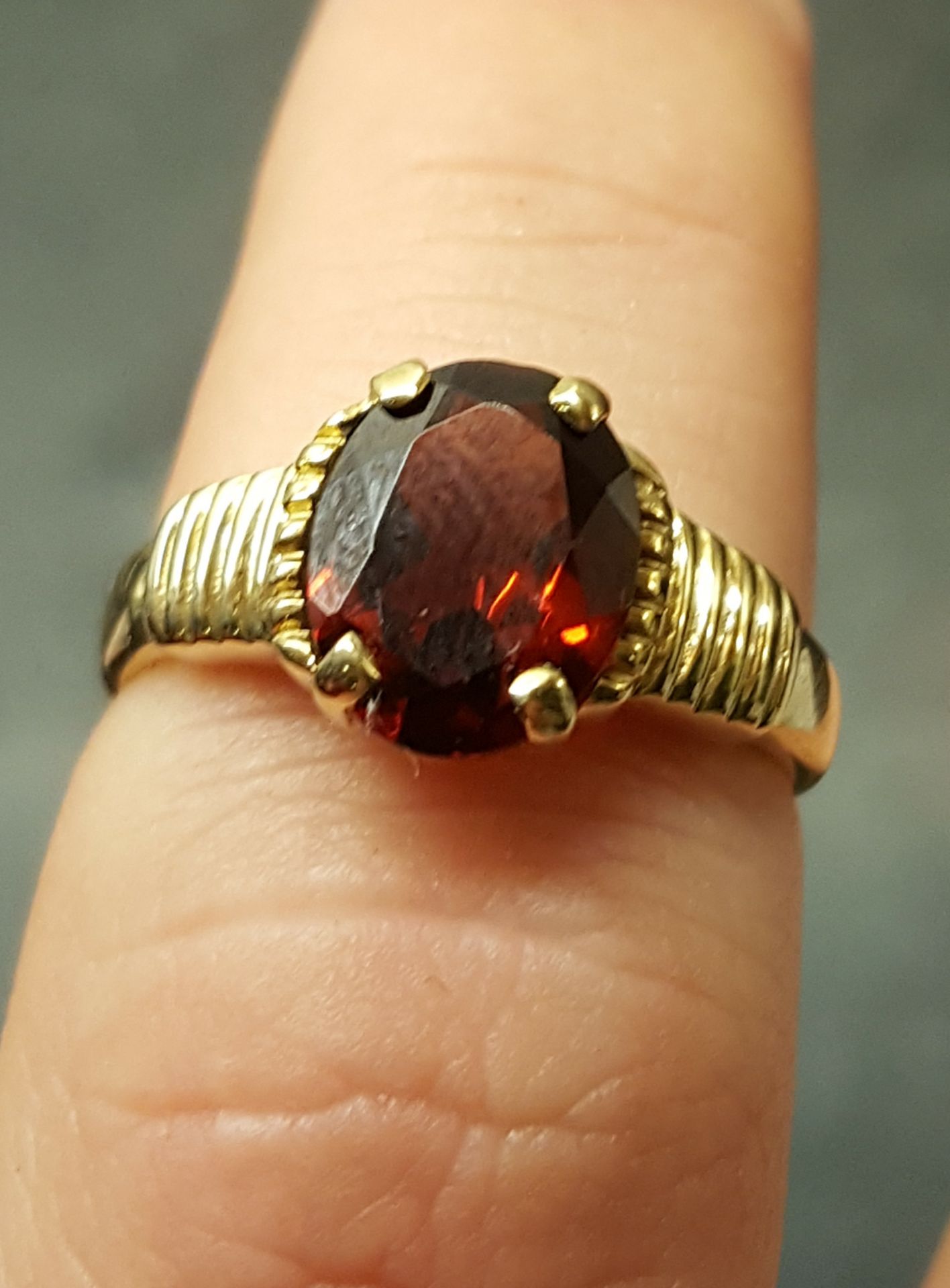 Vintage 9ct Gold Ring with Garnet Hallmarked Birmingham Size UK N