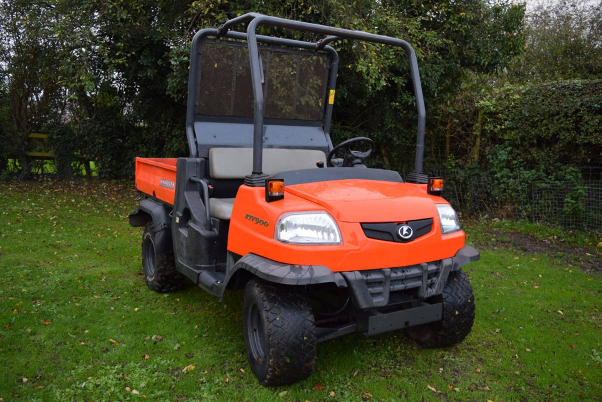 2008 Kubota RTV900 Diesel Utility Task Vehicle Hydraulic Tip - Image 2 of 12