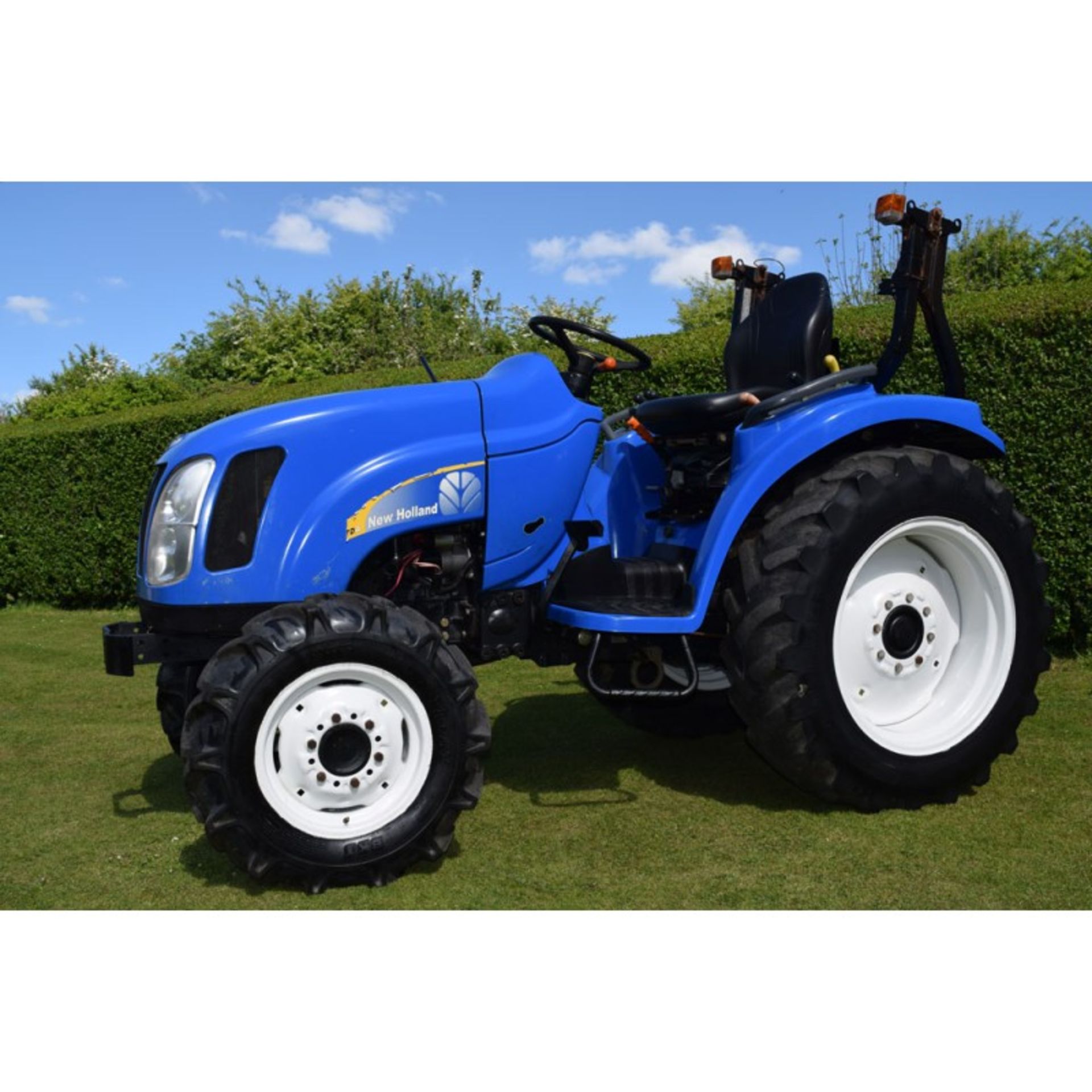 2008 New Holland TC27DA Compact Tractor