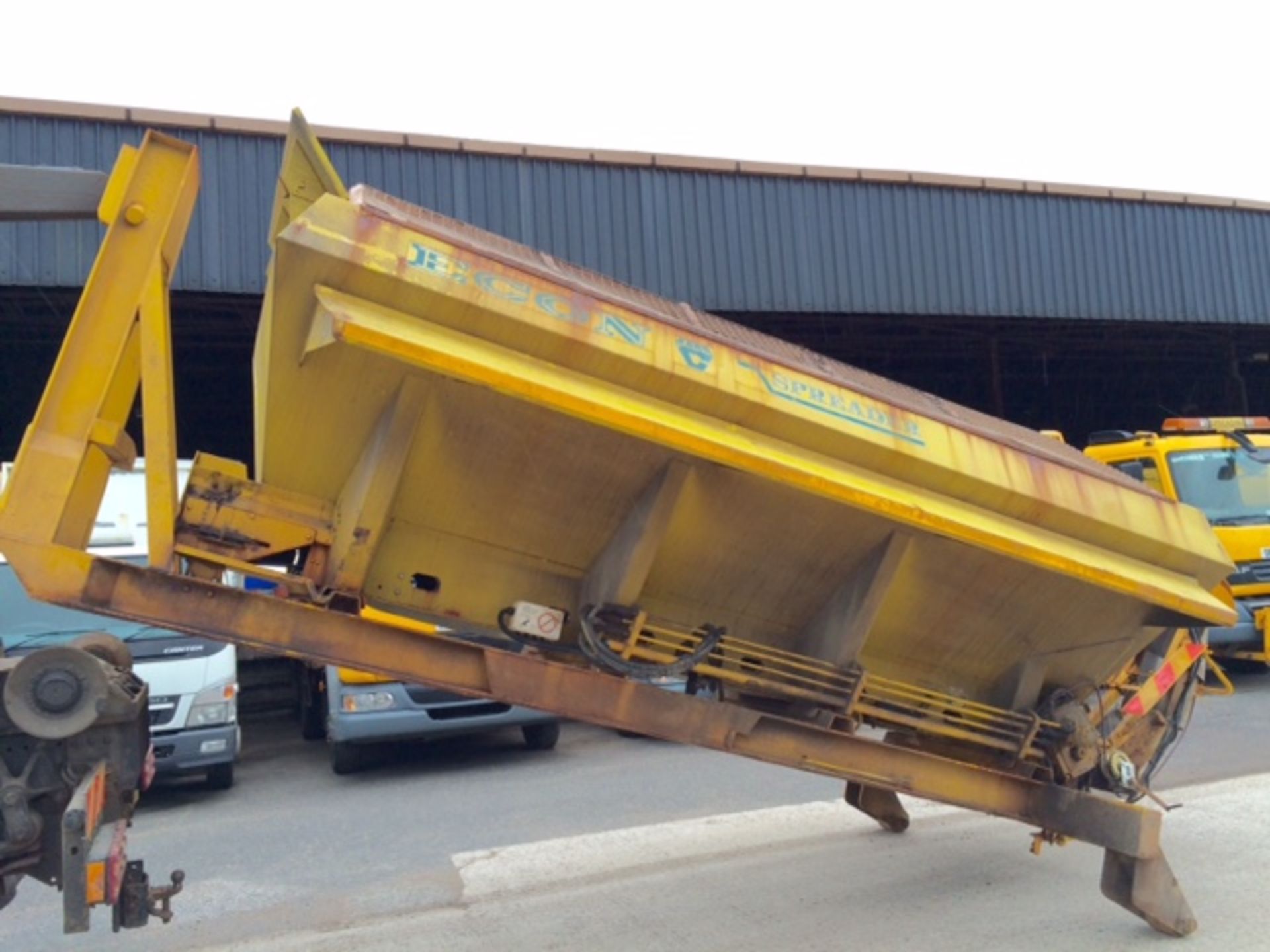 2005 Econ Zero C Roll on/off Gritter body. Complete with salt spreader.