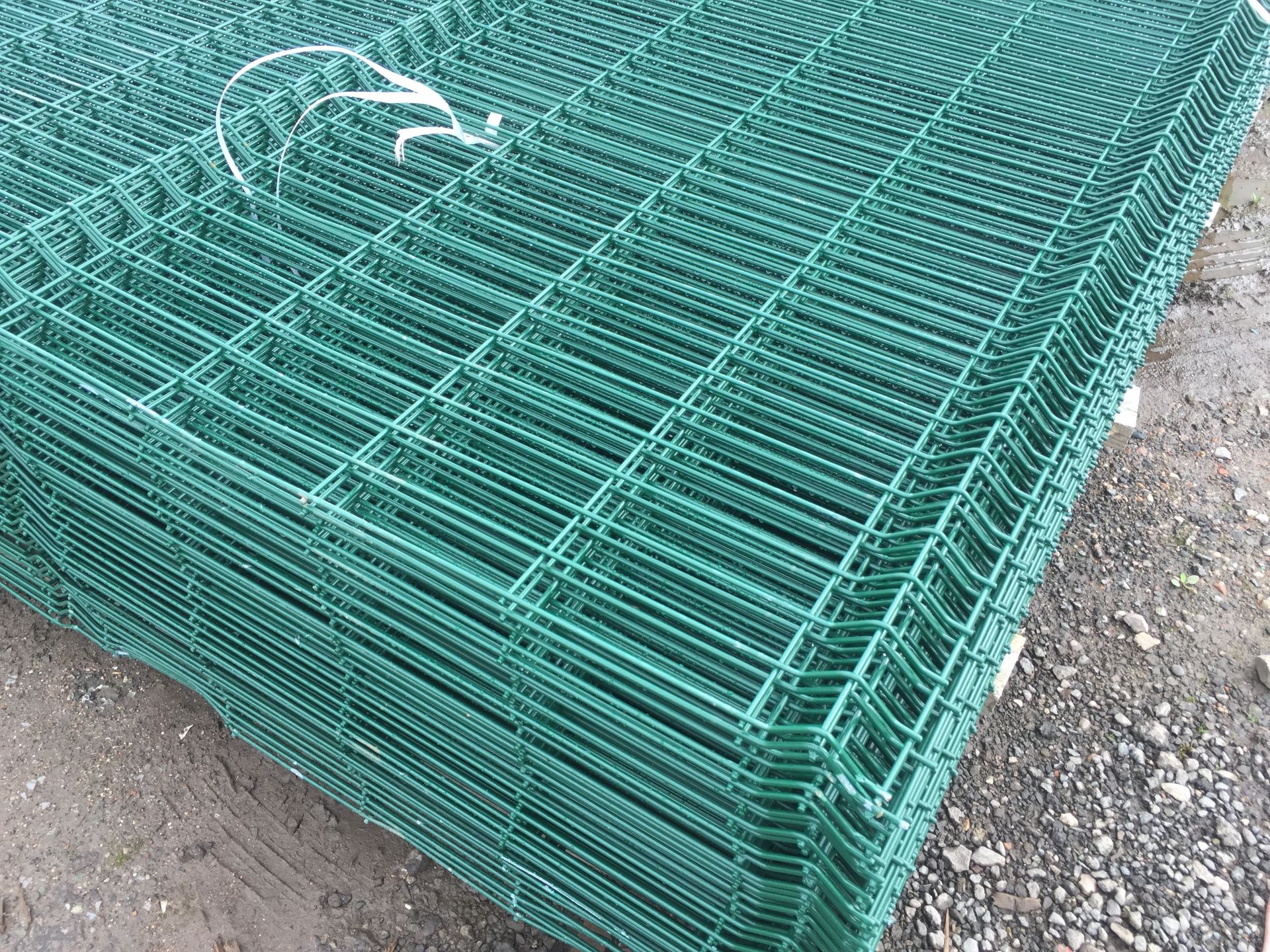 50 x Brand New Green Mesh Fence Panels 2000mm high x 3000mm long - Image 2 of 2