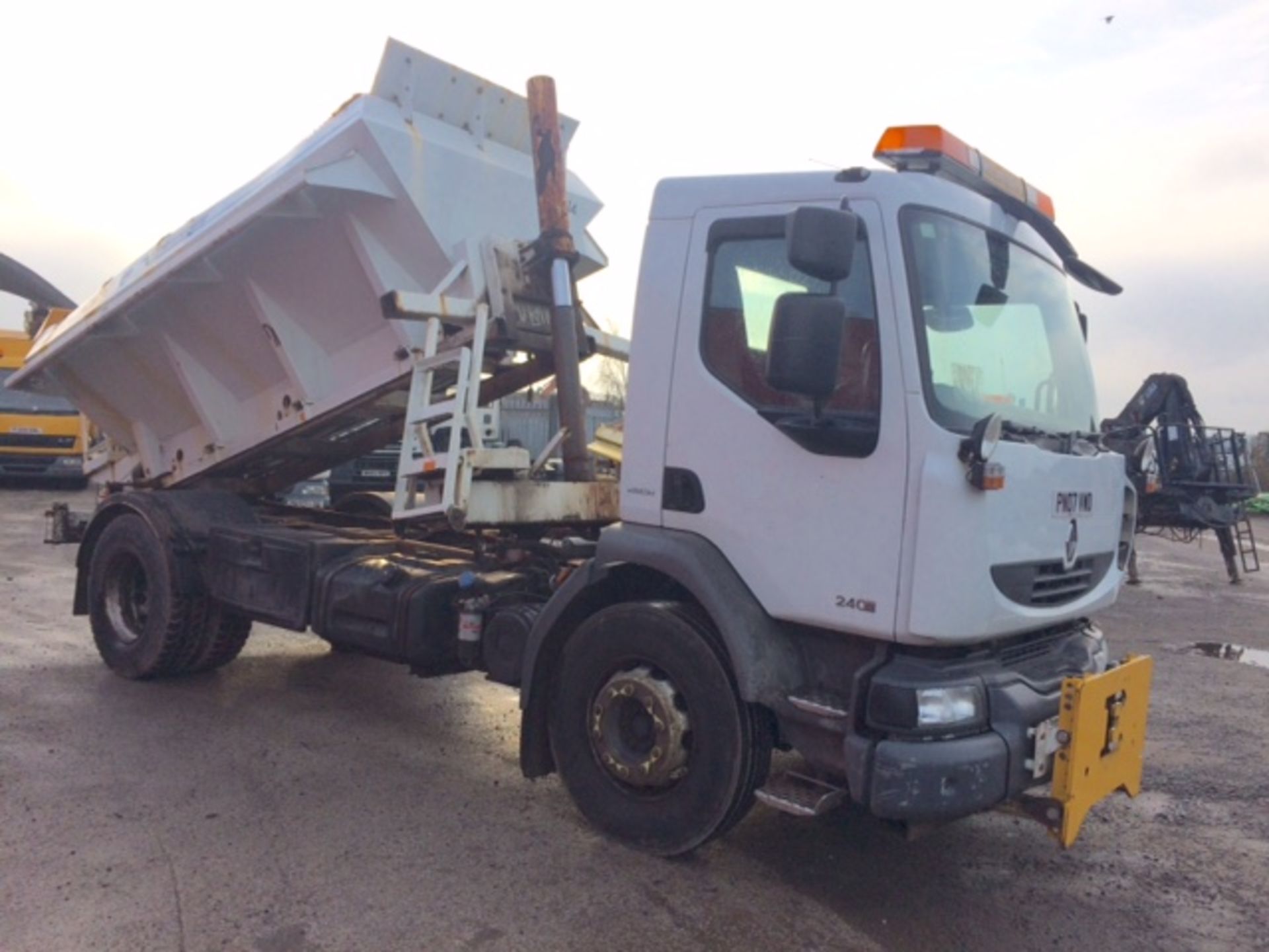 2007 Renault Midlum 240 DXi Demountable Tipper Gritter - Image 6 of 8