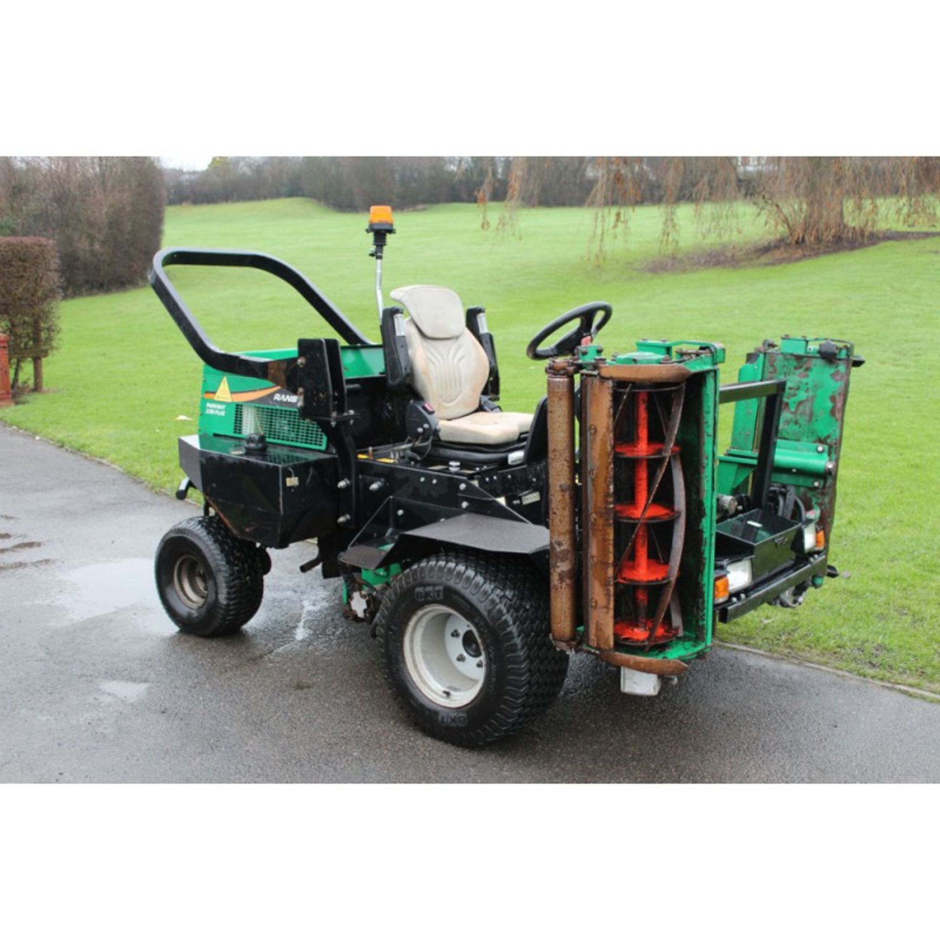 2010 Ransomes Parkway 2250 Plus Ride On Cylinder Mower