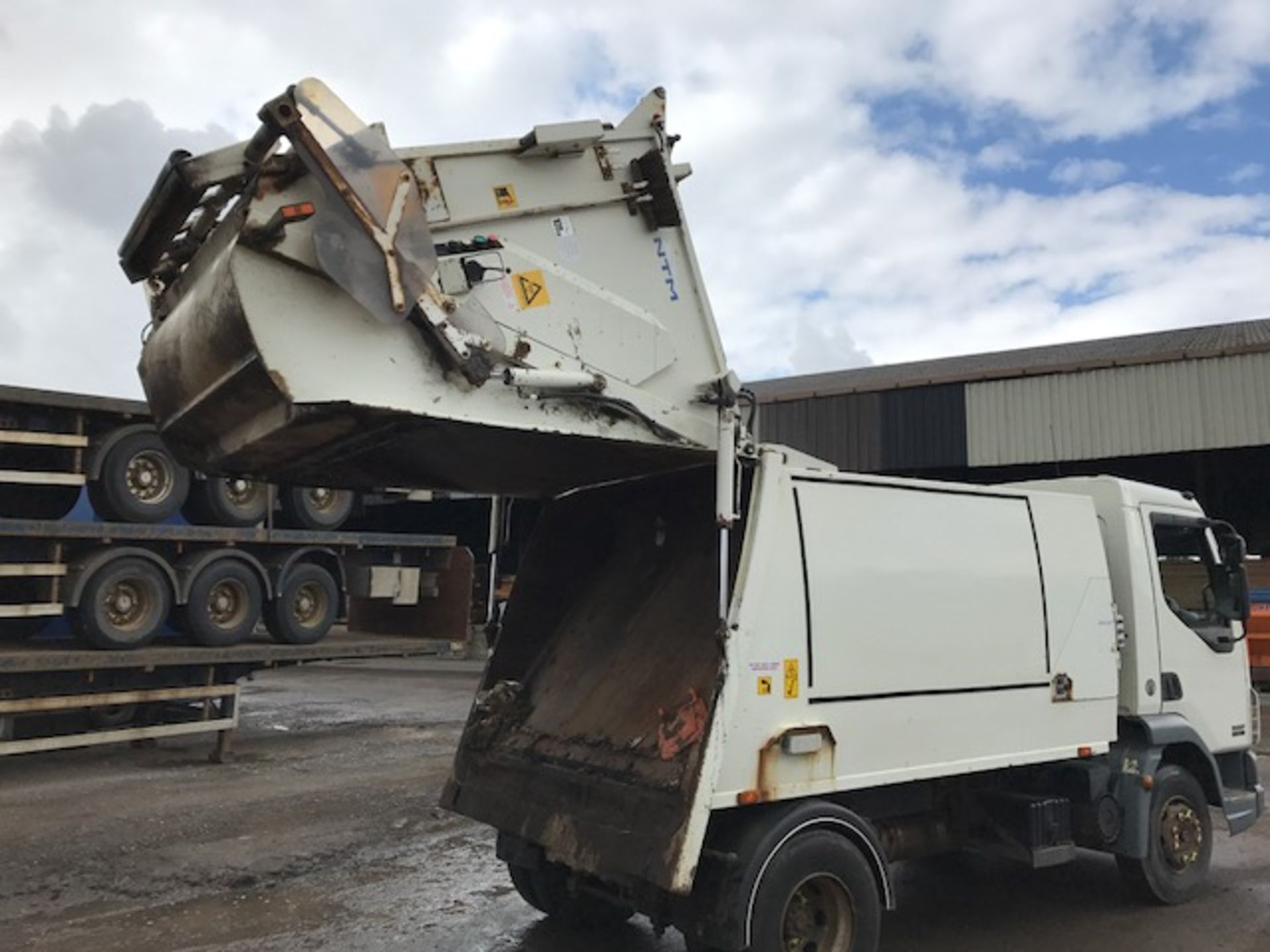 2003 DAF LF 45-180 Bin wagon - Image 9 of 9