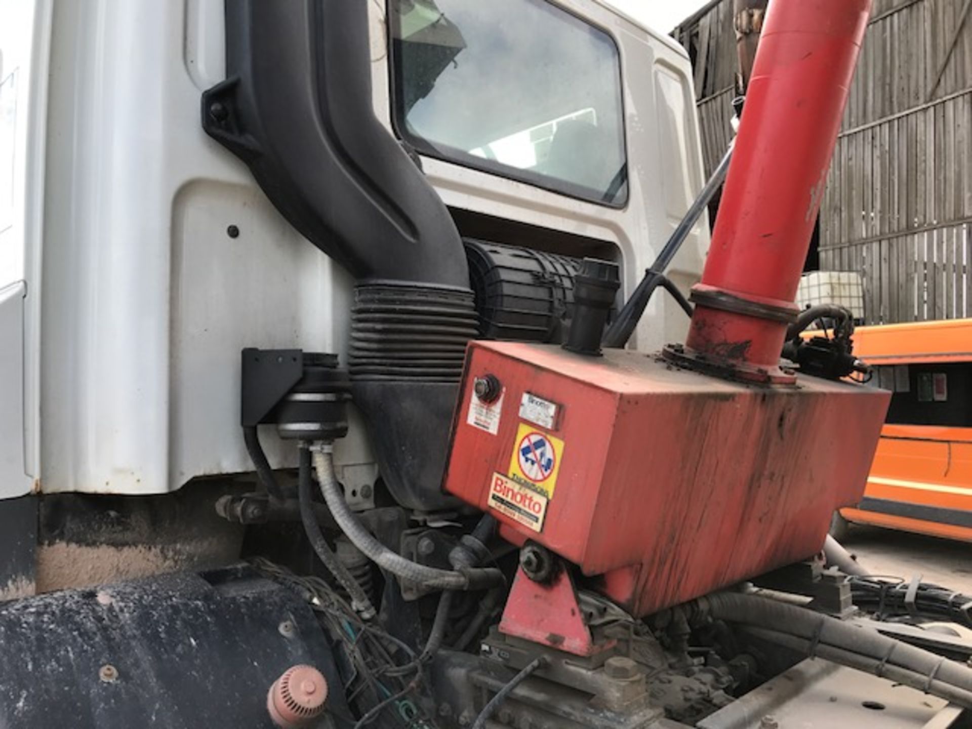 2007 DAF CF 85-360 8x4 Tipper - Image 2 of 6